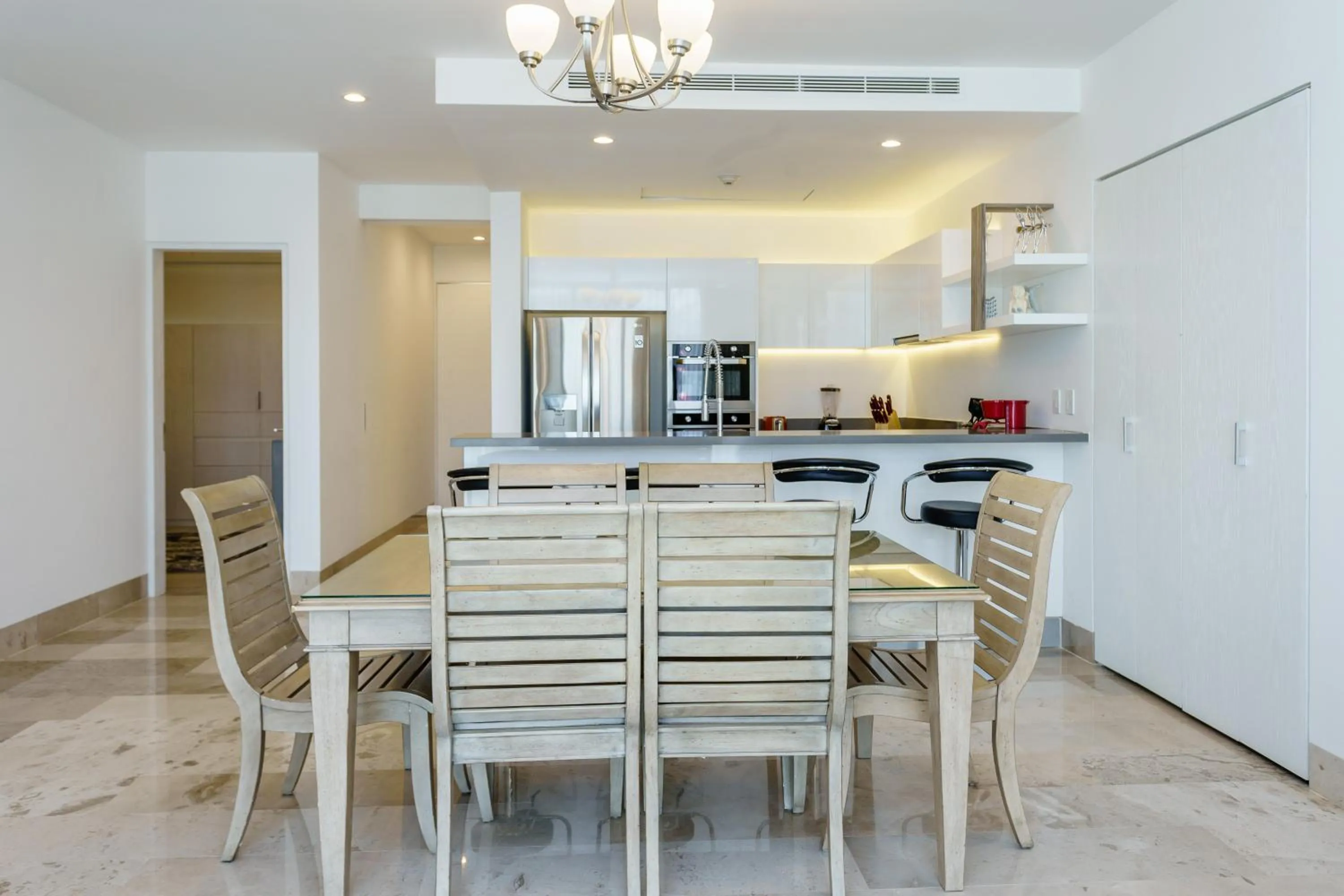 Dining area in Oceana by ABNA