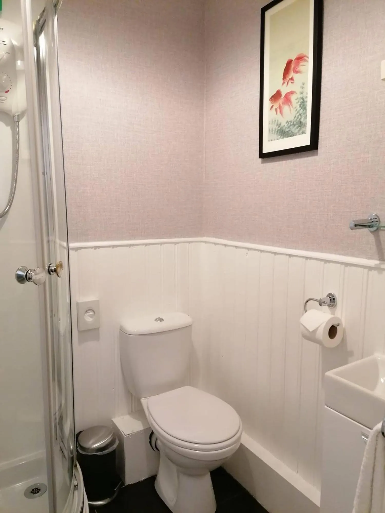 Shower in Broomfield House Bed and Breakfast