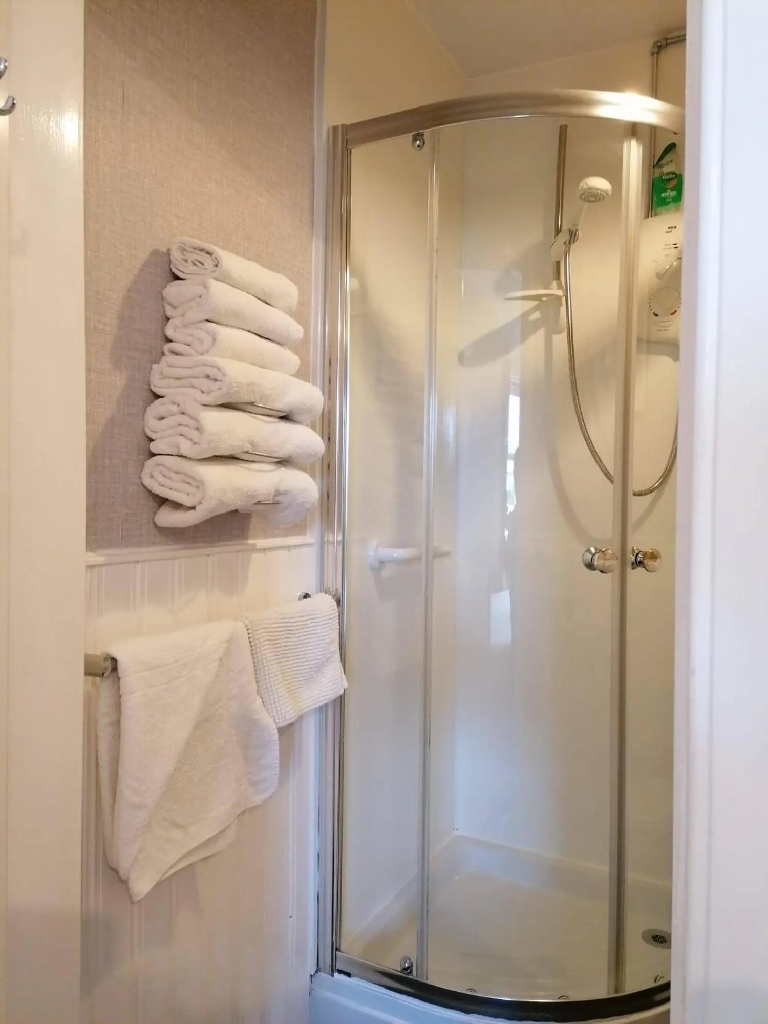 Shower in Broomfield House Bed and Breakfast