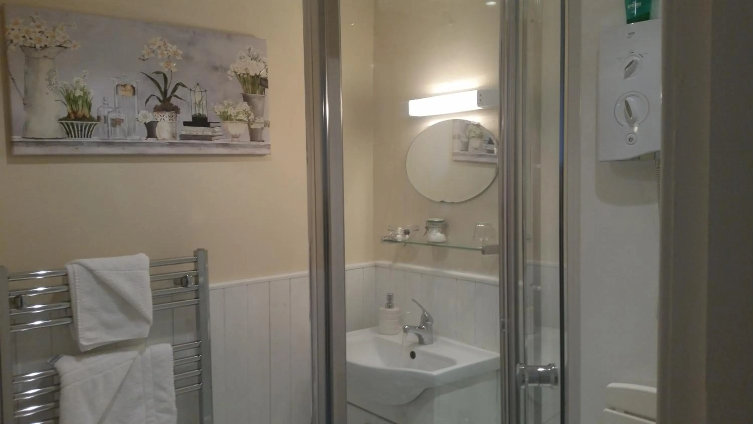 Shower in Broomfield House Bed and Breakfast