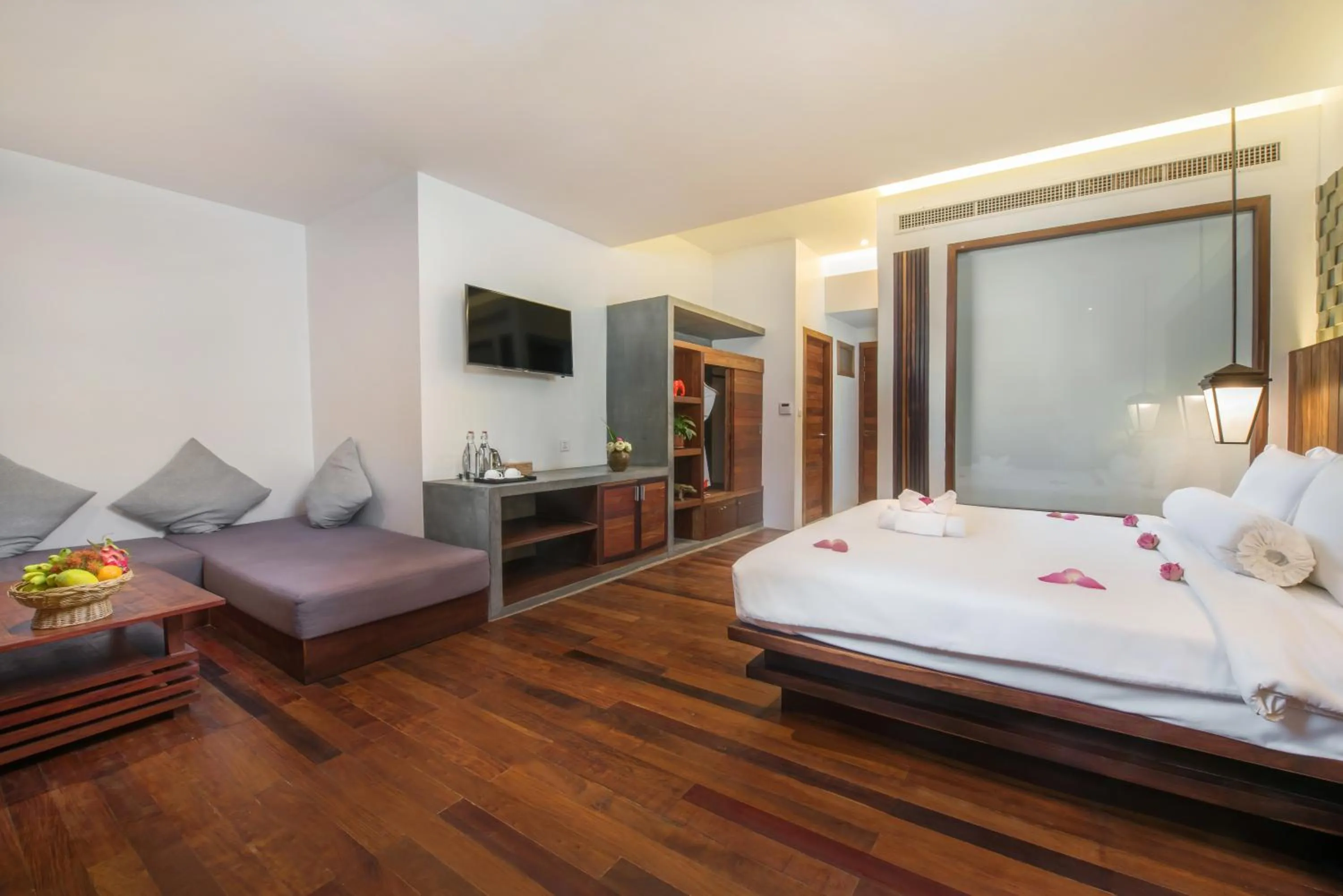 Seating area, Bed in Siemreap Vasinh Residence