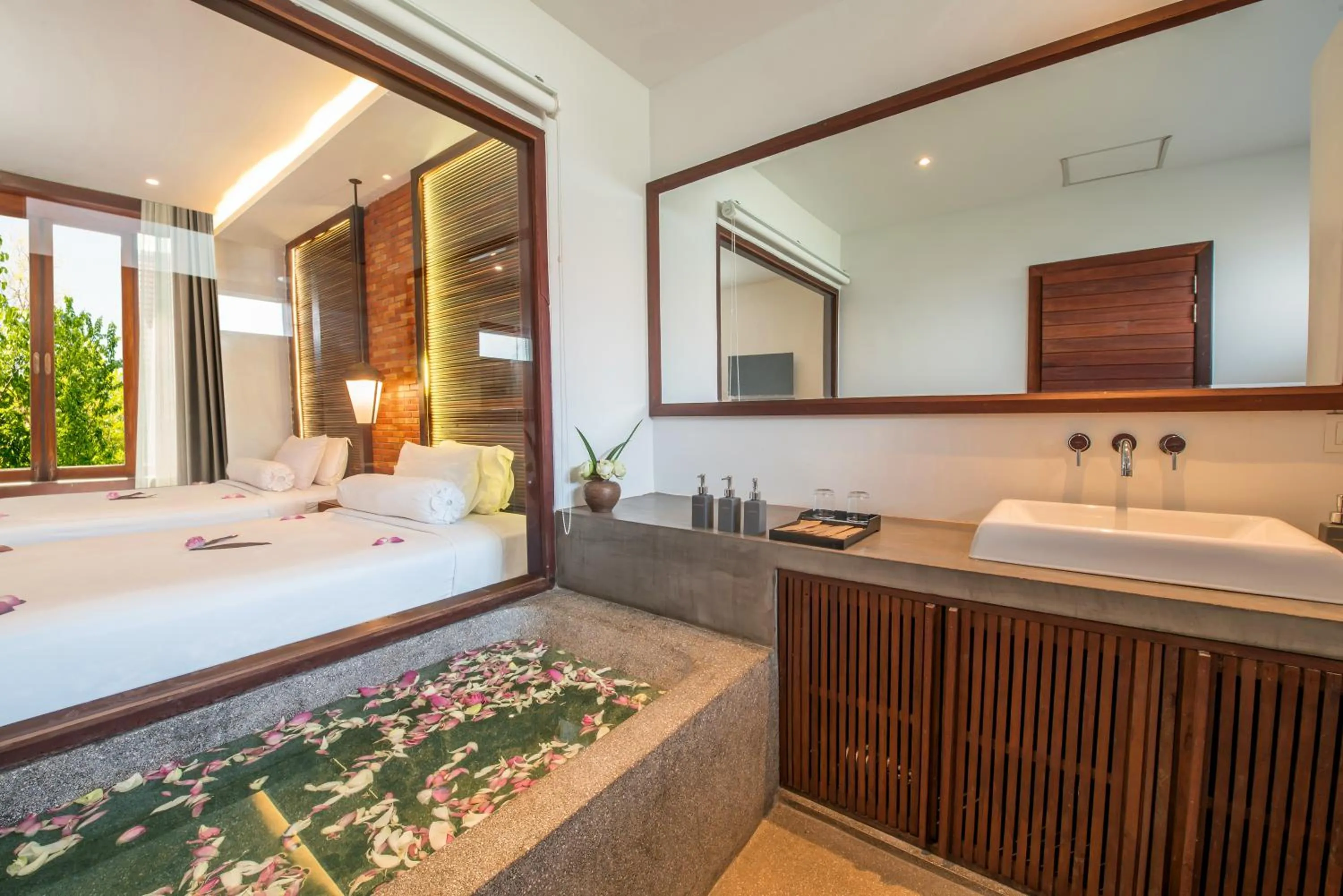 Bathroom, Bed in Siemreap Vasinh Residence