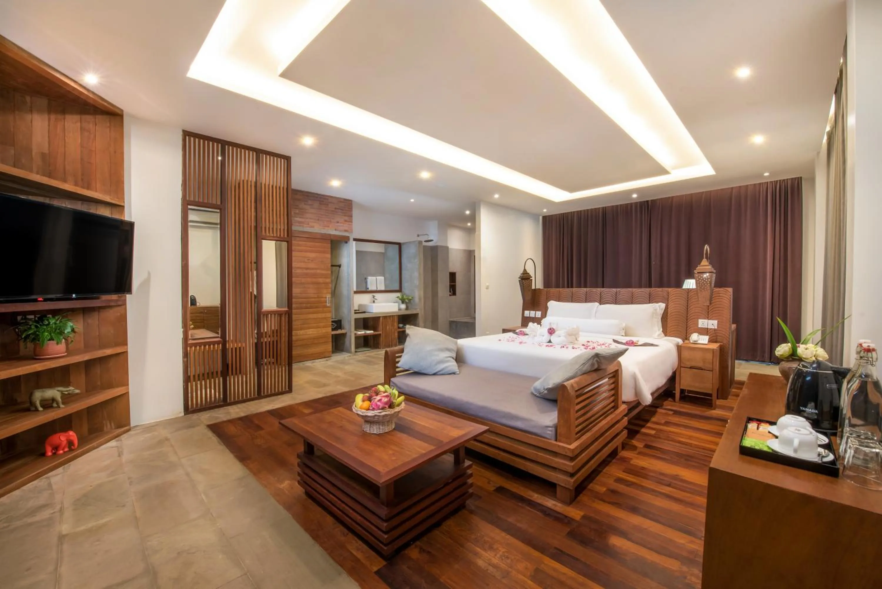 Photo of the whole room, Bed in Siemreap Vasinh Residence