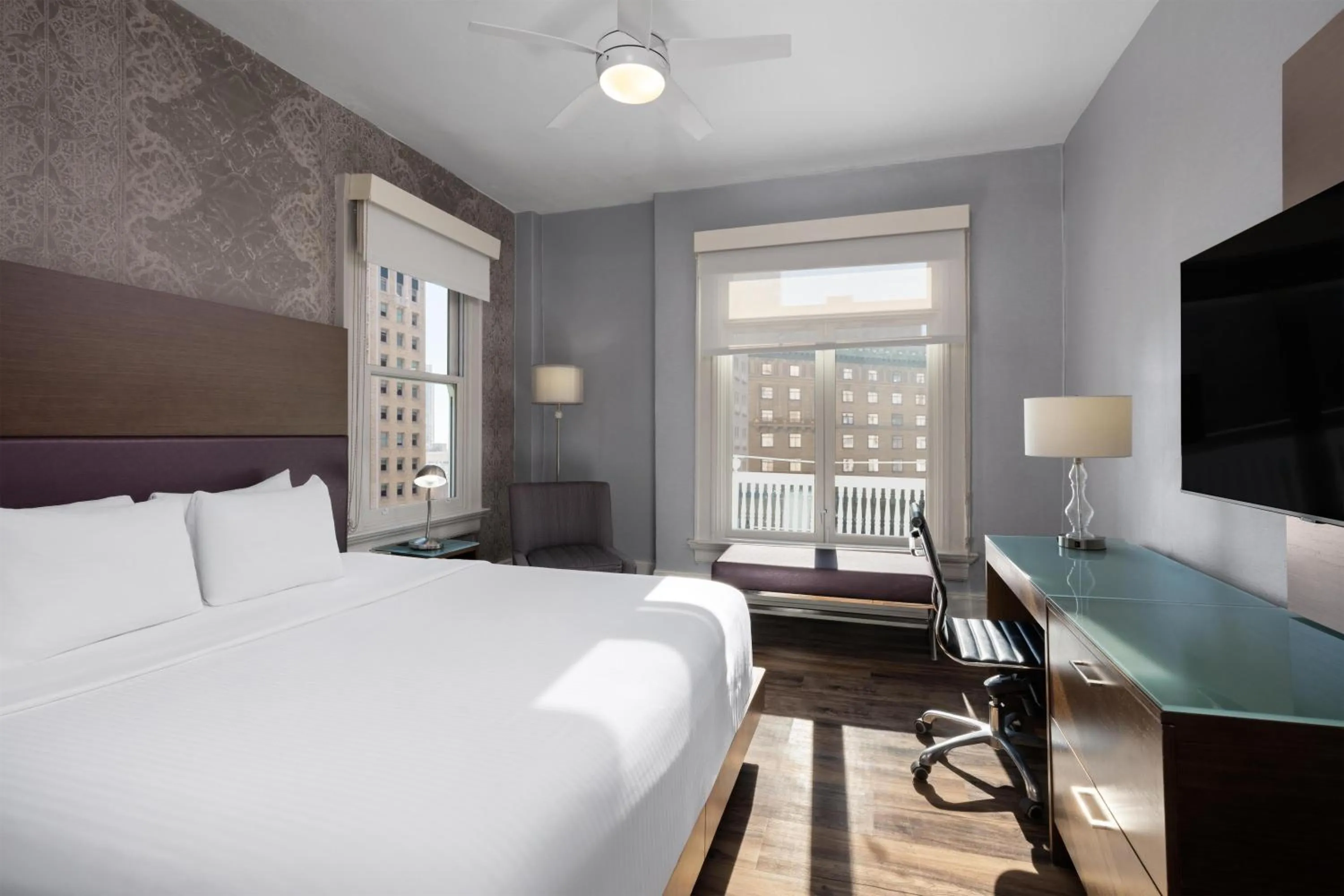 Bedroom, Bed in Cartwright Hotel Union Square - BW Premier Collection