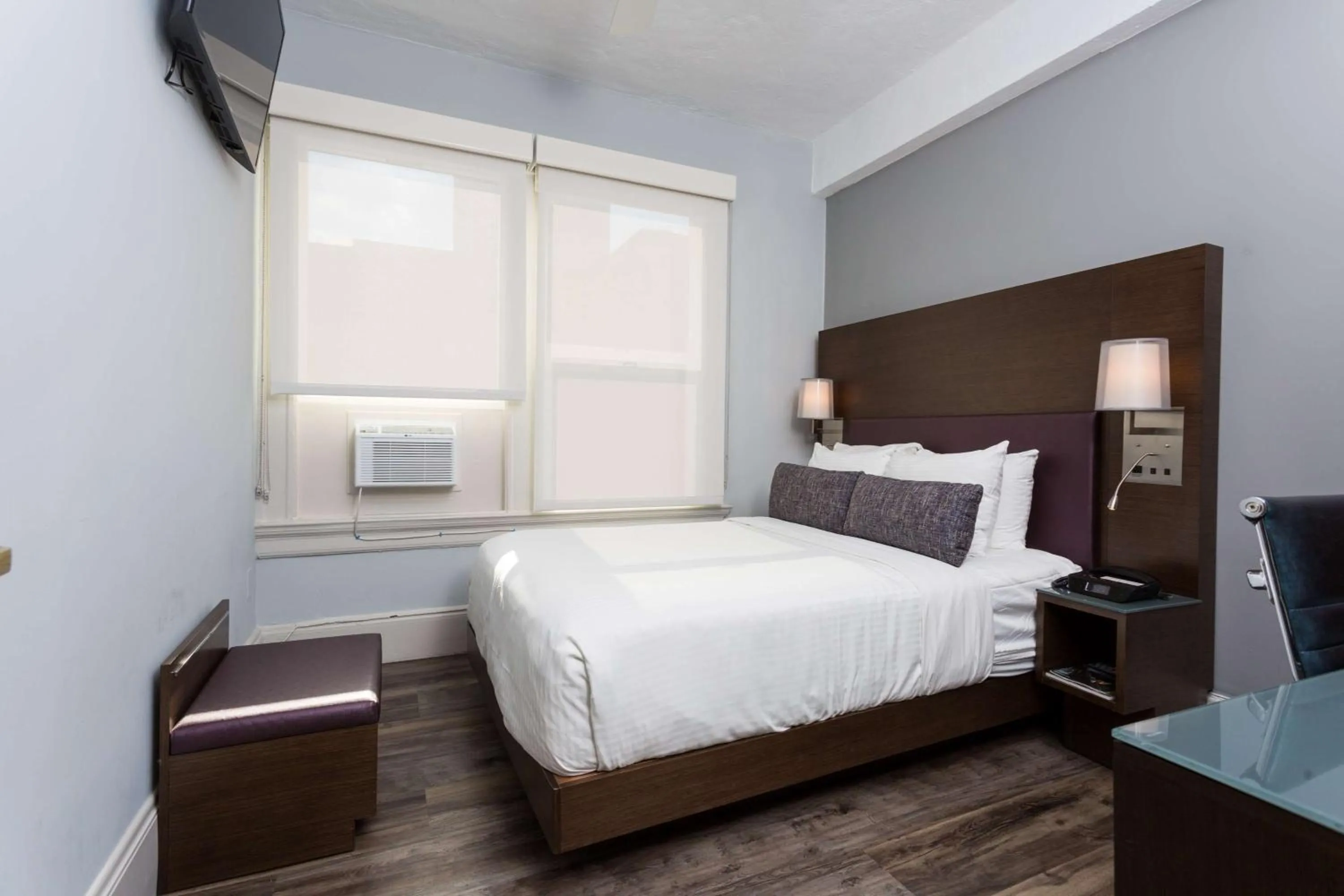 Bedroom, Bed in Cartwright Hotel Union Square - BW Premier Collection