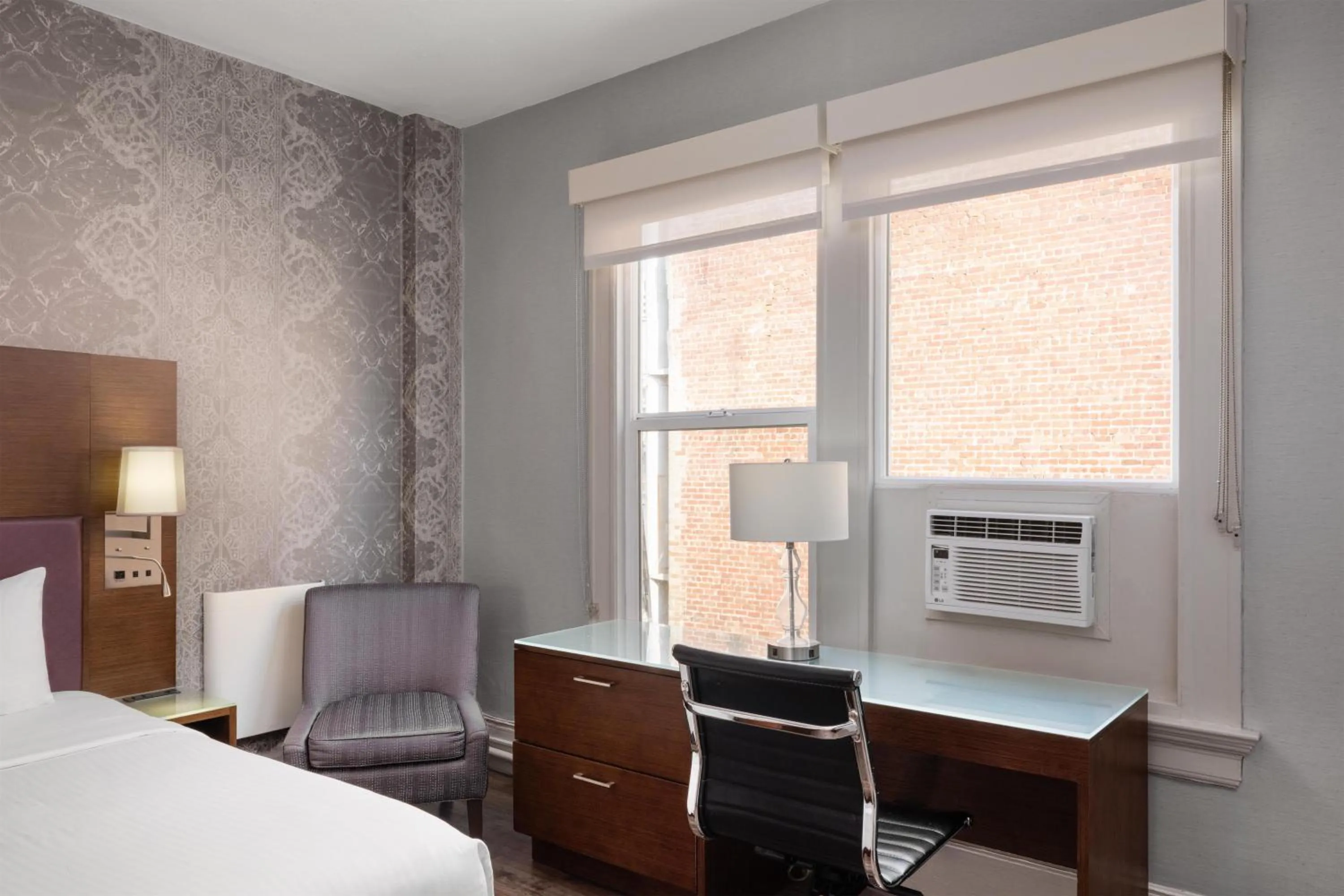 Bedroom, Bed in Cartwright Hotel Union Square - BW Premier Collection