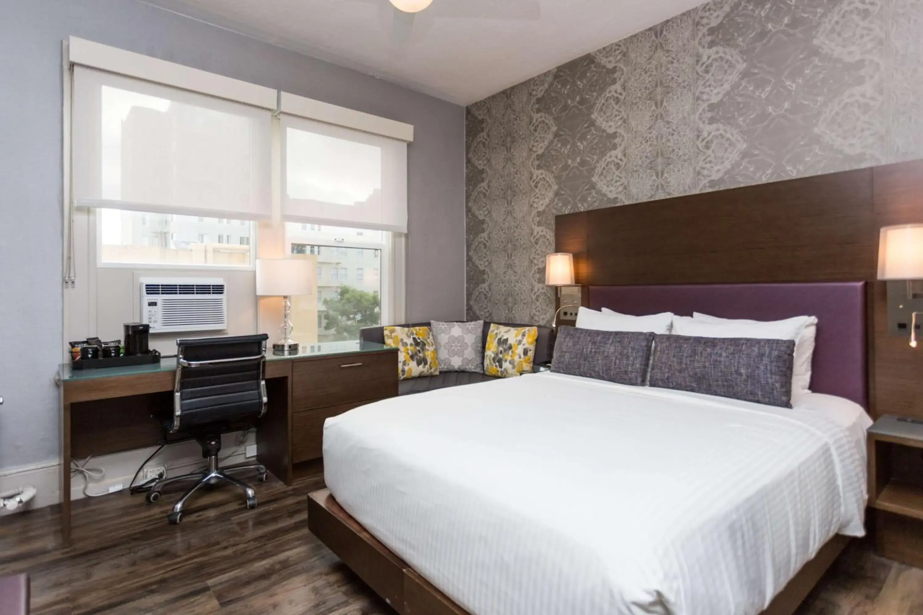 Photo of the whole room, Bed in Cartwright Hotel Union Square - BW Premier Collection Photo of the whole room, Bed in Cartwright Hotel Union Square - BW Premier Collection