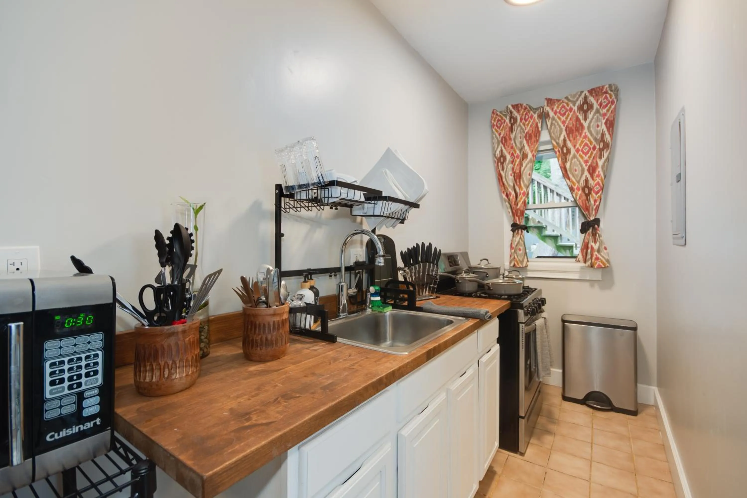 Kitchen or kitchenette in Boston Queen Bedroom