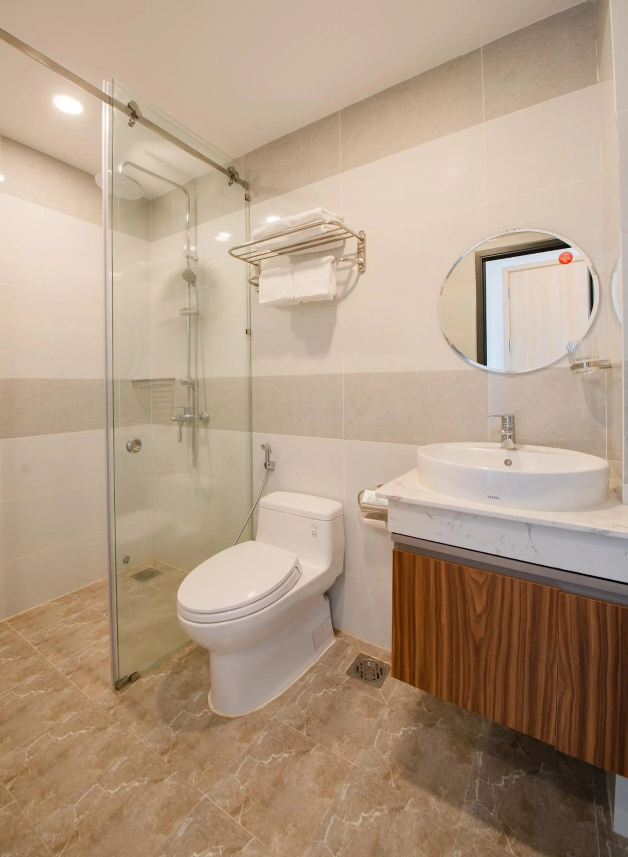 Toilet in West Lake Hotel - Near Bai Dai Beach