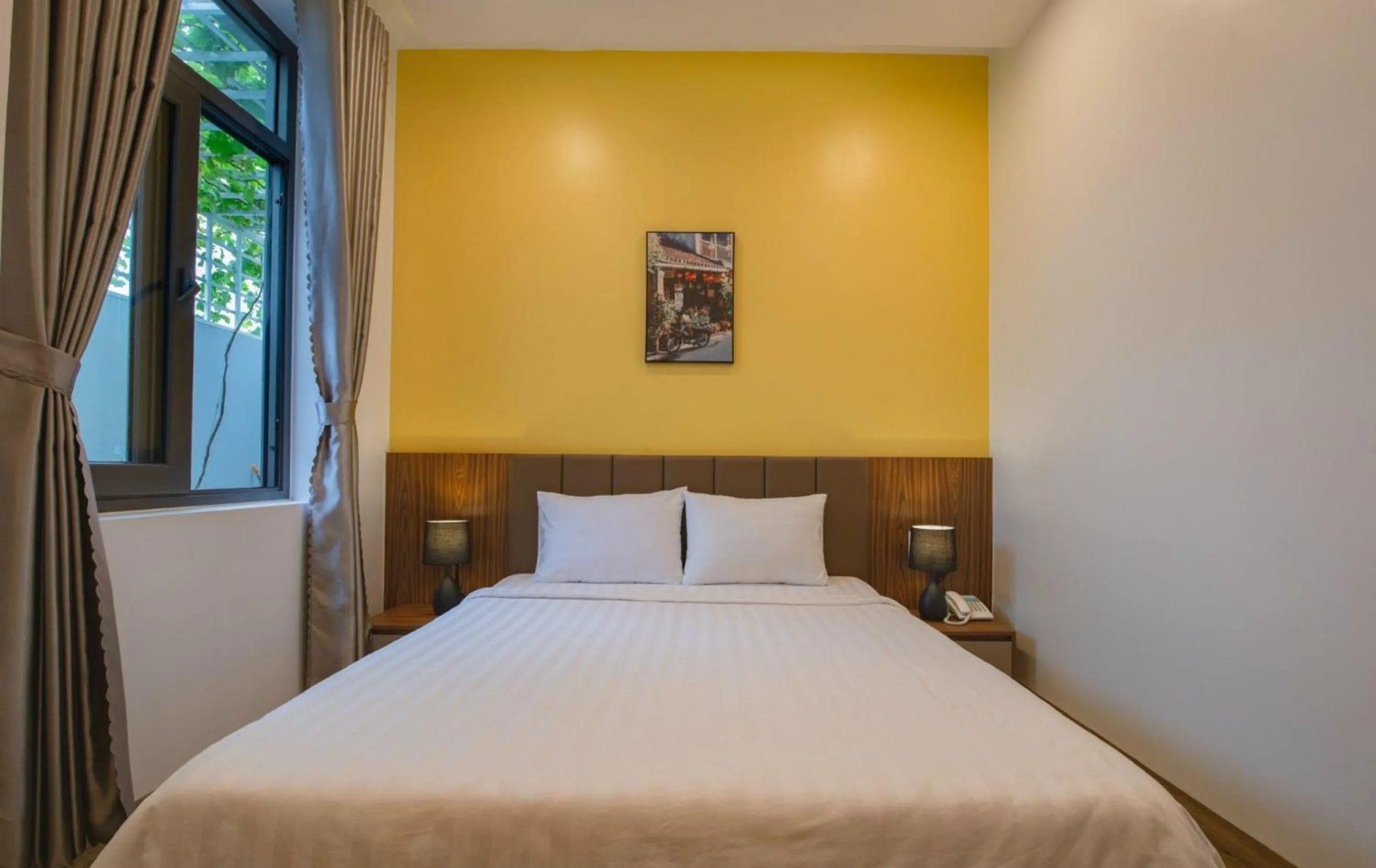 Bed in West Lake Hotel - Near Bai Dai Beach