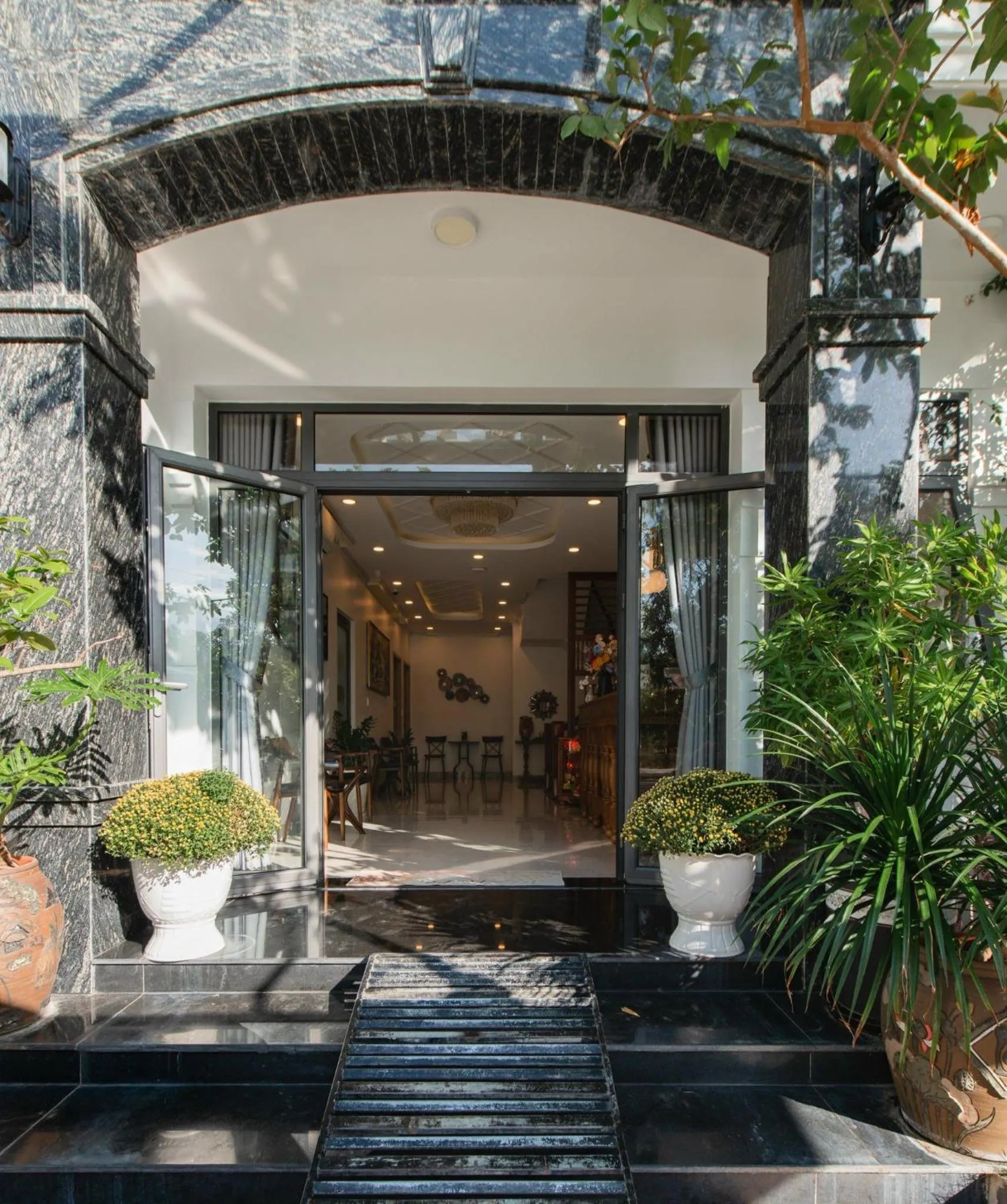 Facade/entrance in West Lake Hotel - Near Bai Dai Beach