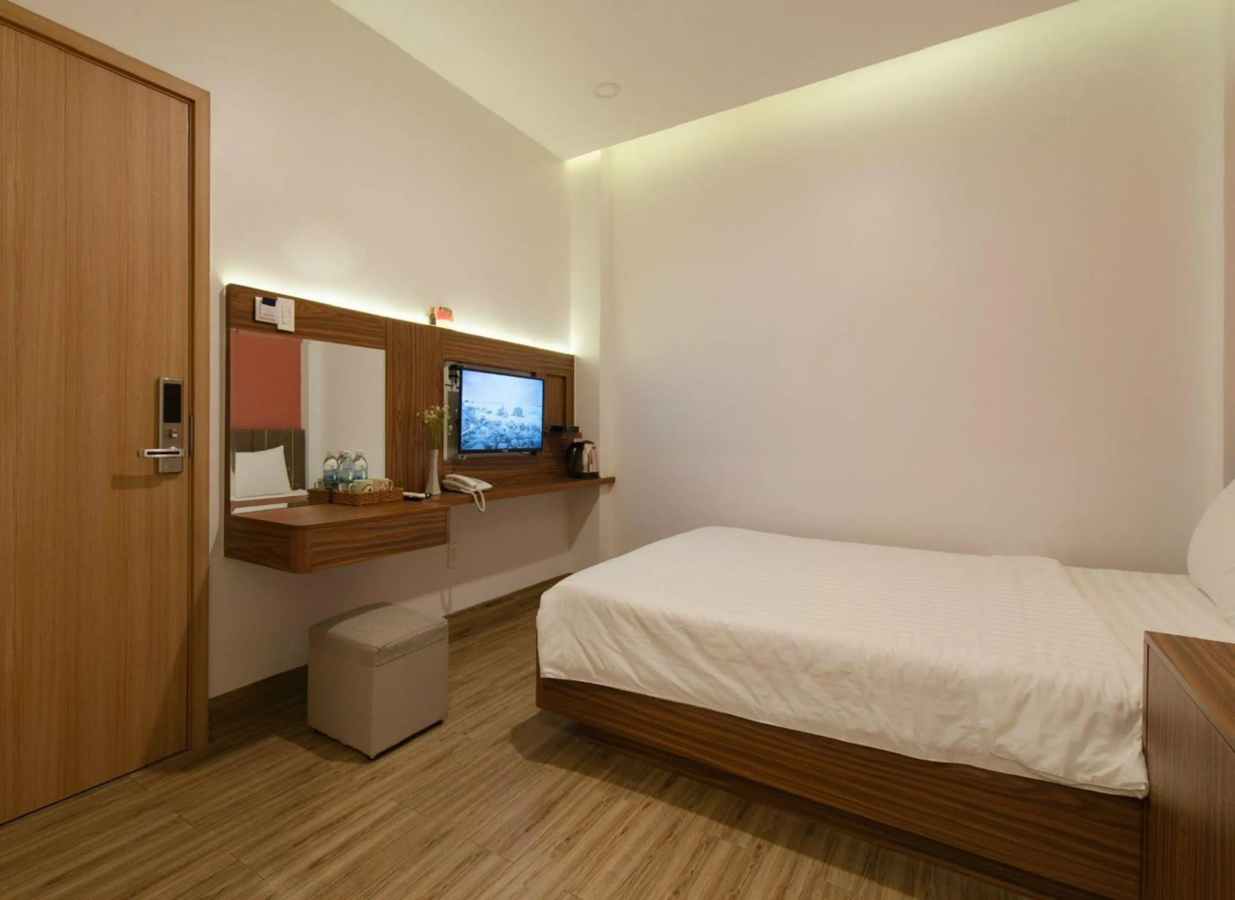 Bed in West Lake Hotel - Near Bai Dai Beach