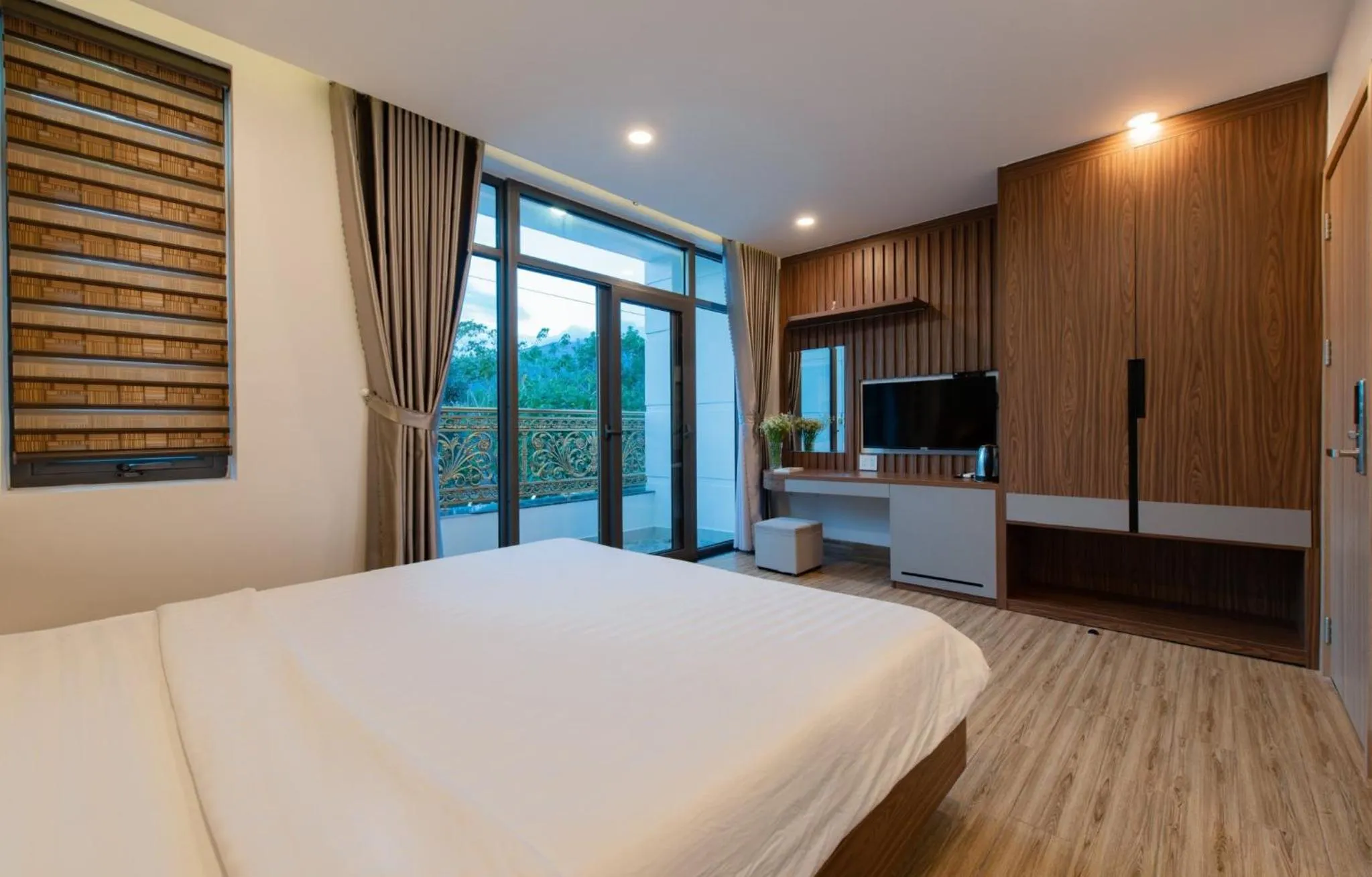 Bed in West Lake Hotel - Near Bai Dai Beach