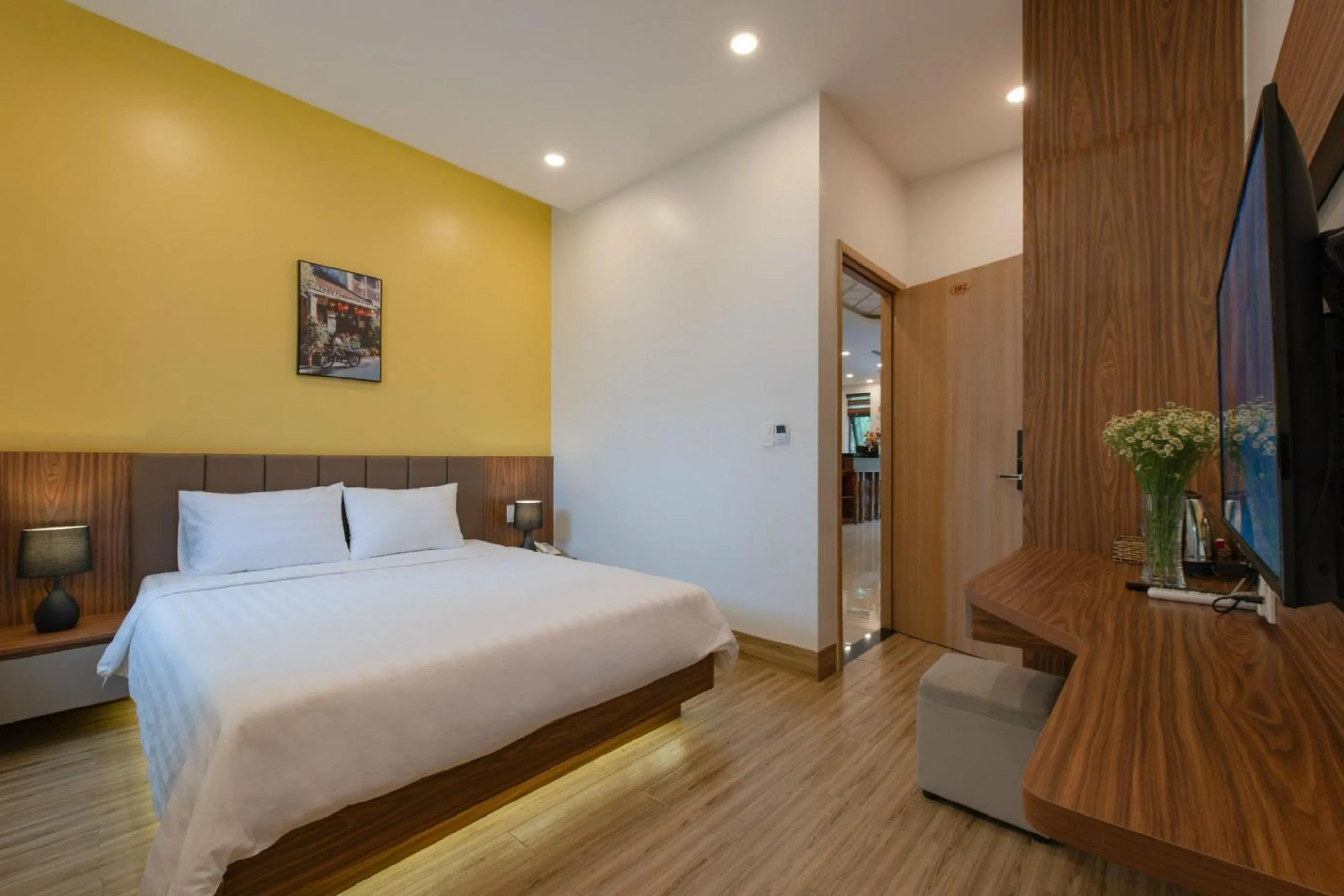 Bed in West Lake Hotel - Near Bai Dai Beach