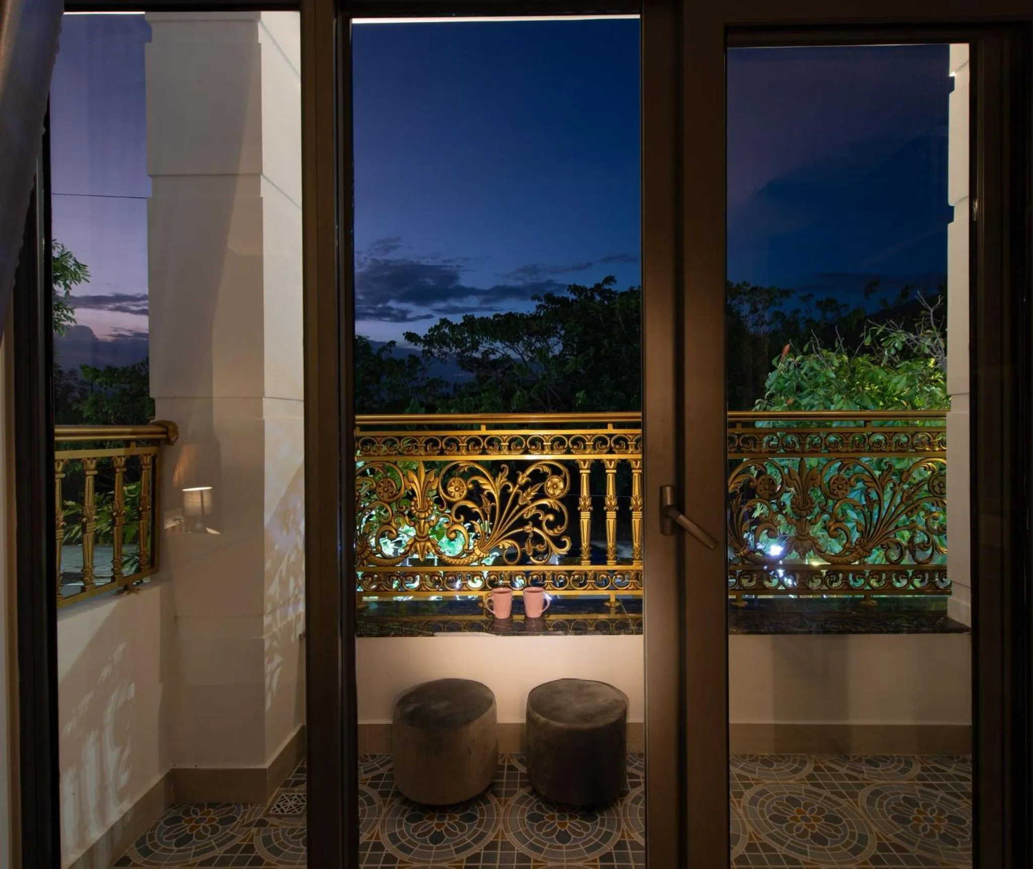 Night in West Lake Hotel - Near Bai Dai Beach