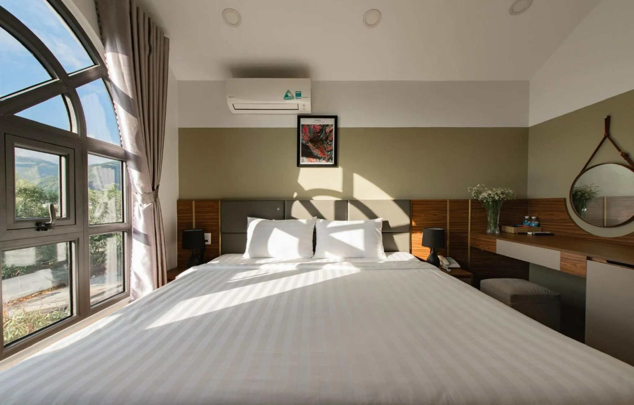 Bed in West Lake Hotel - Near Bai Dai Beach