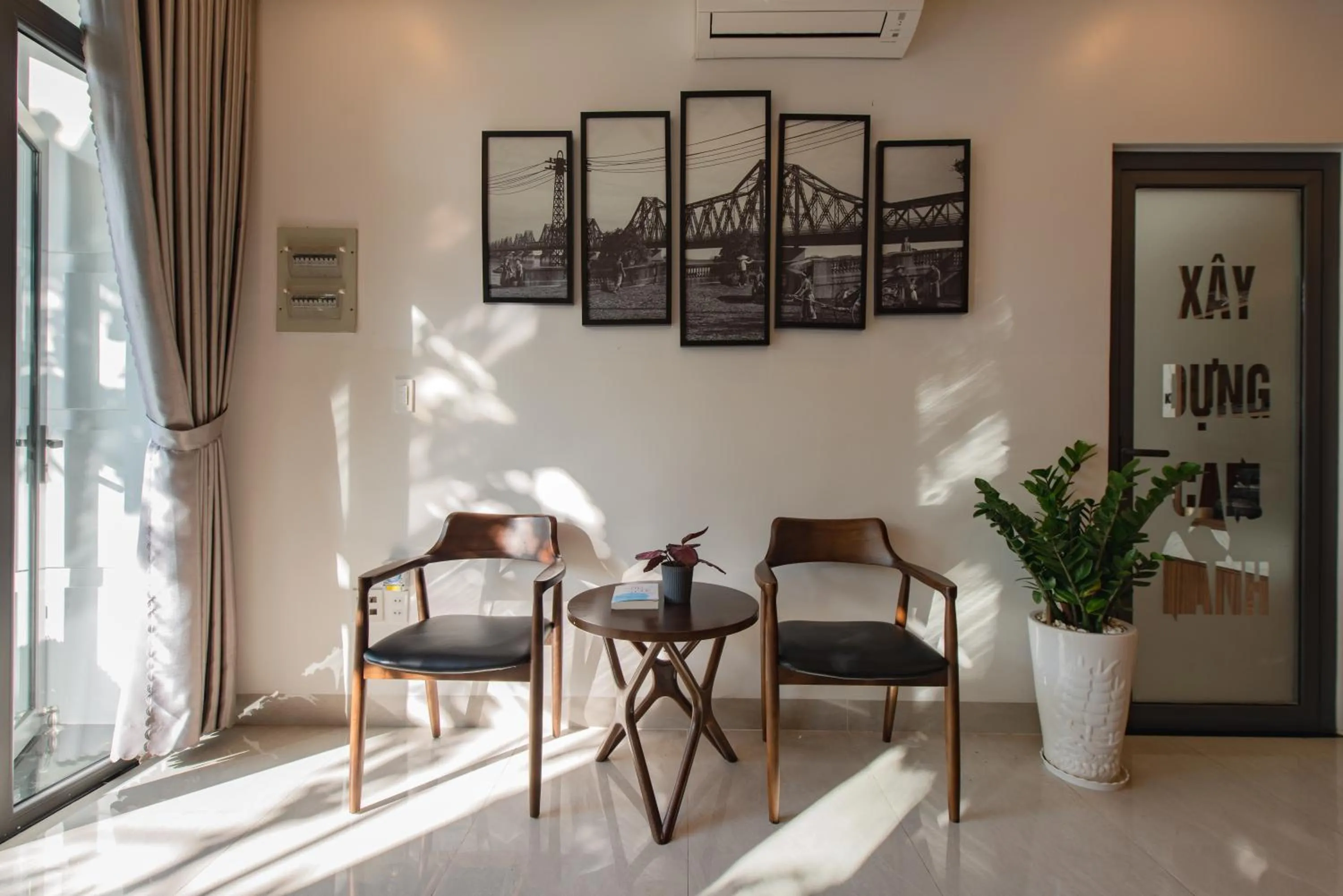 Living room in West Lake Hotel - Near Bai Dai Beach