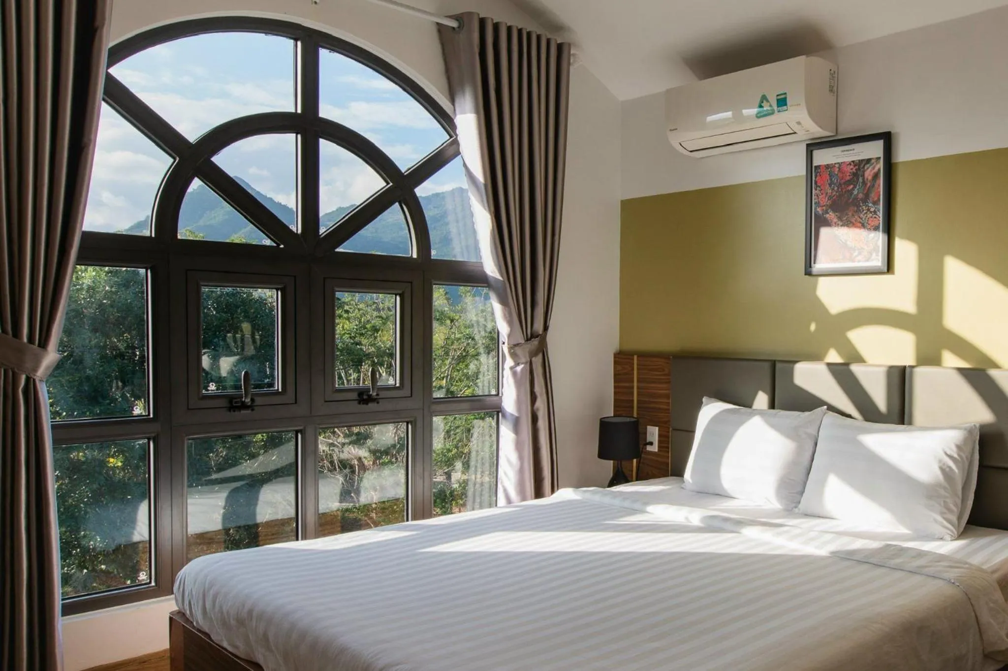 Bed in West Lake Hotel - Near Bai Dai Beach