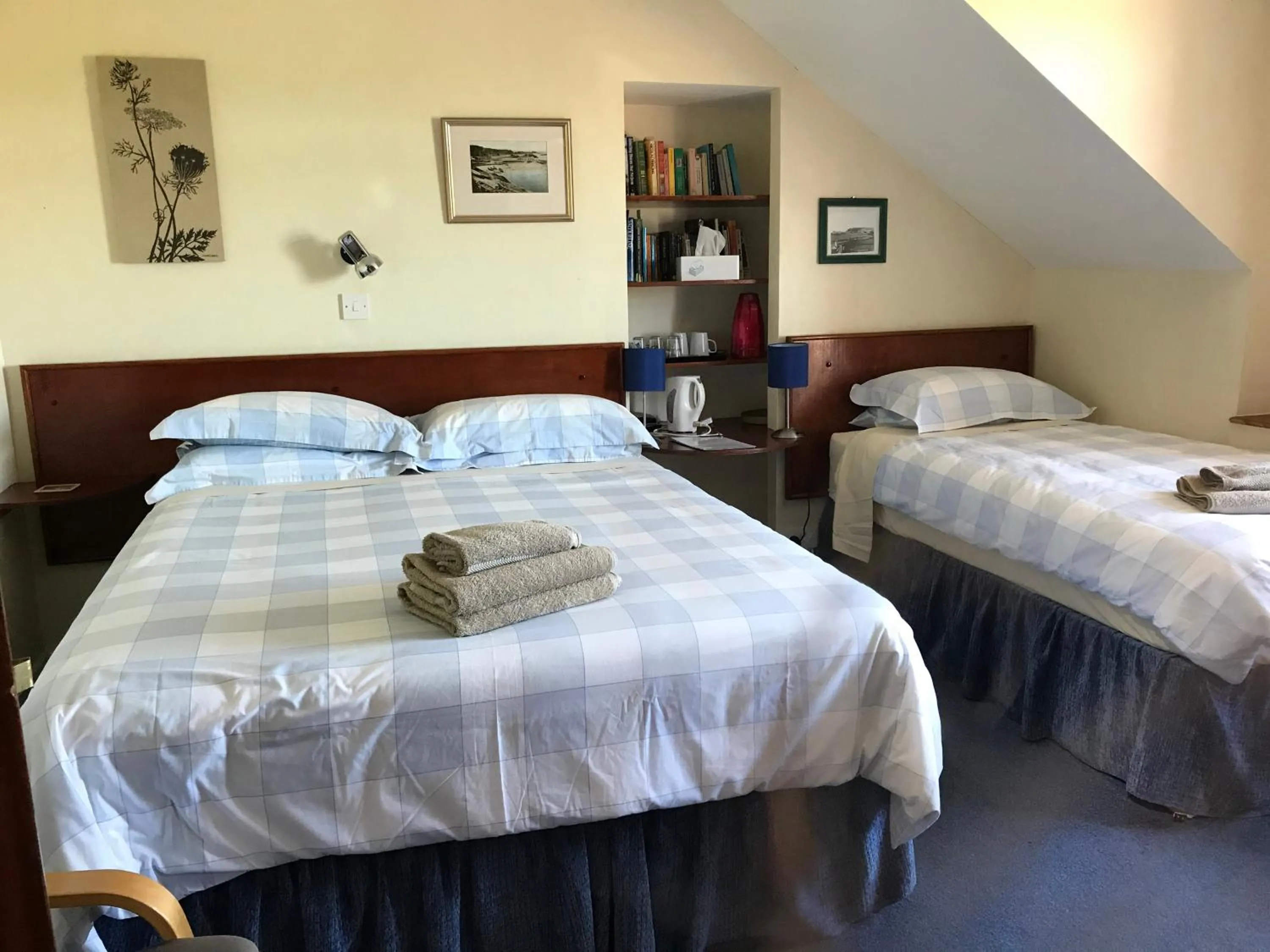 Bed in Carnside Guest House
