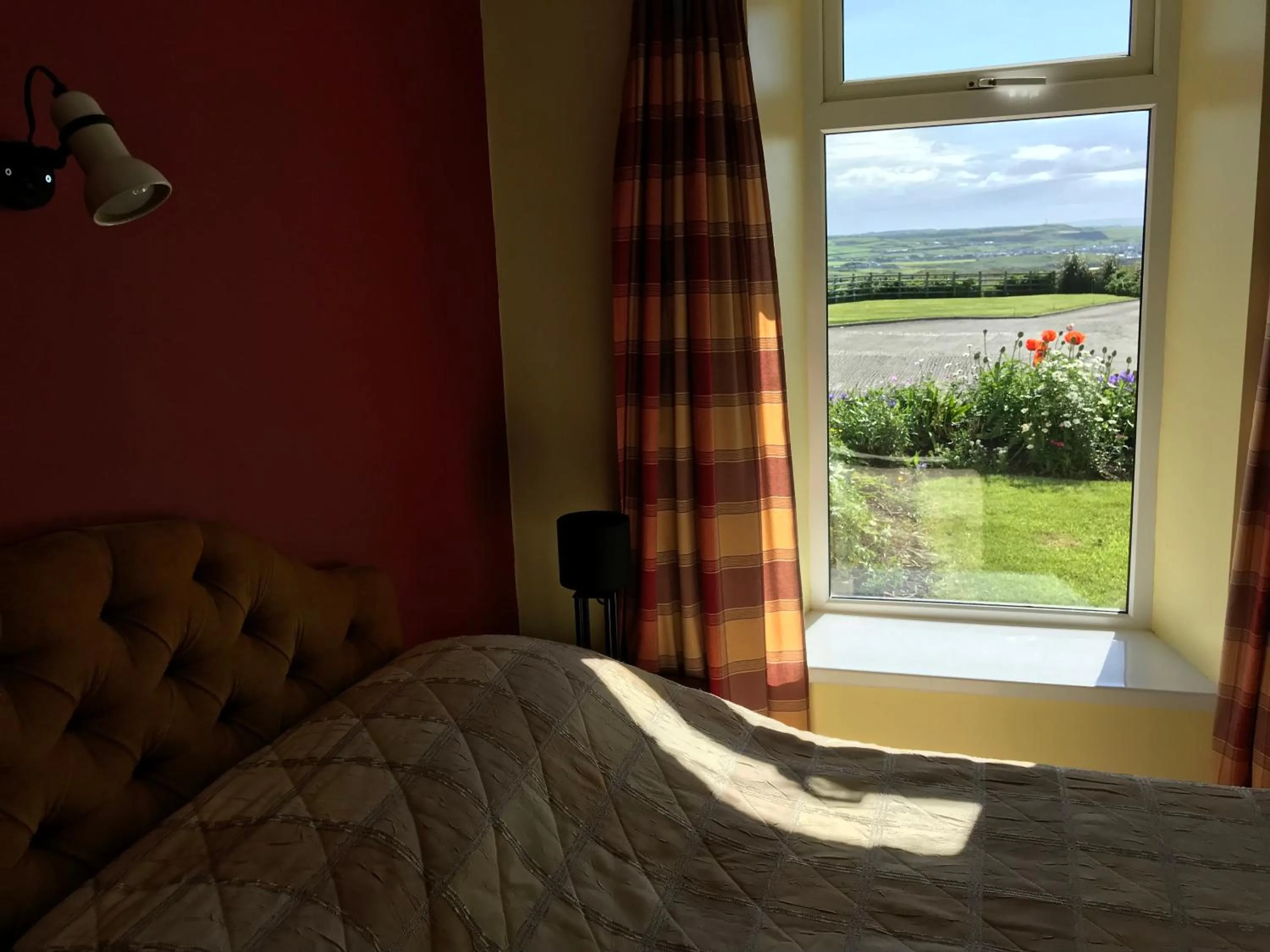 Bed in Carnside Guest House