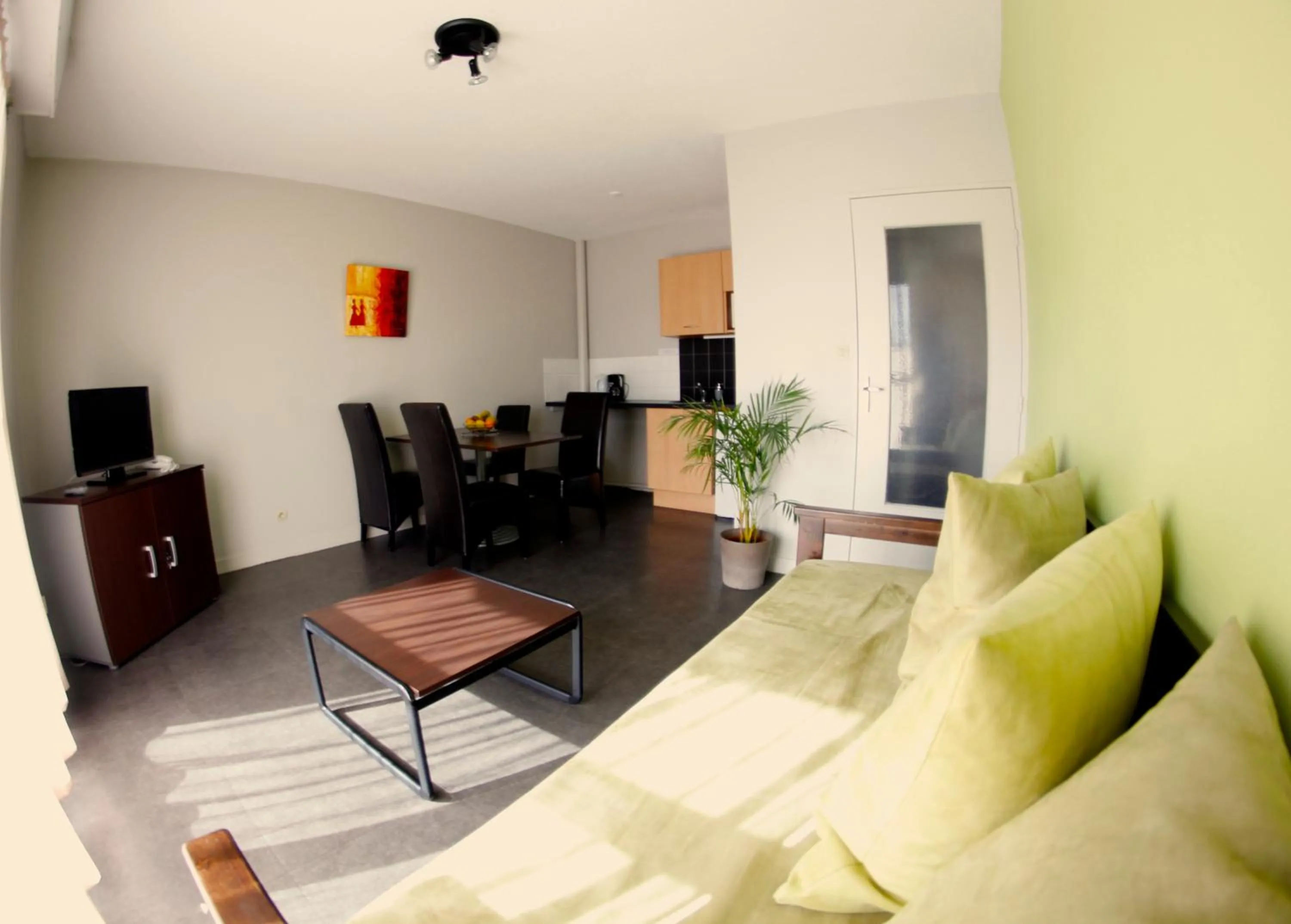 Photo of the whole room in Appart'hotel Les Palatines