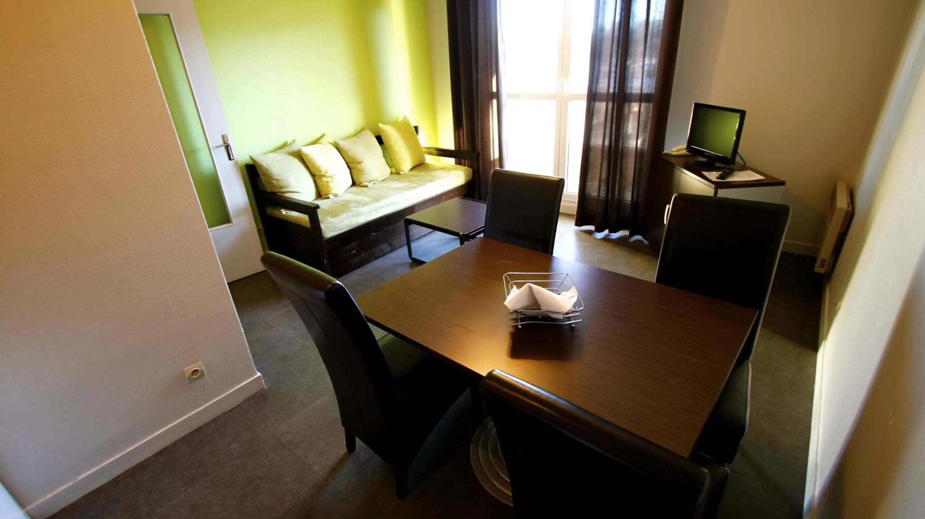 Living room in Appart'hotel Les Palatines