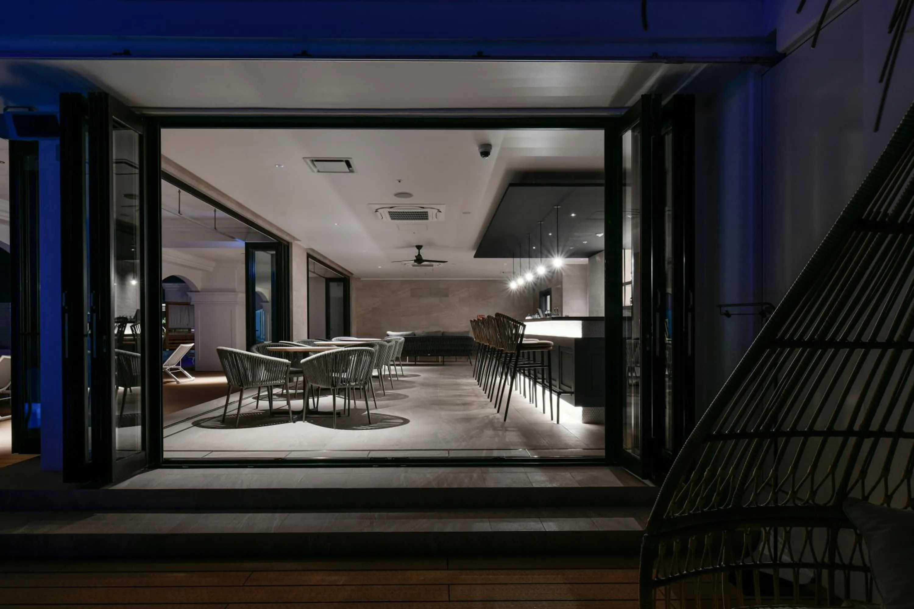 Lounge or bar in Lequ Okinawa Chatan Spa ＆ Resort