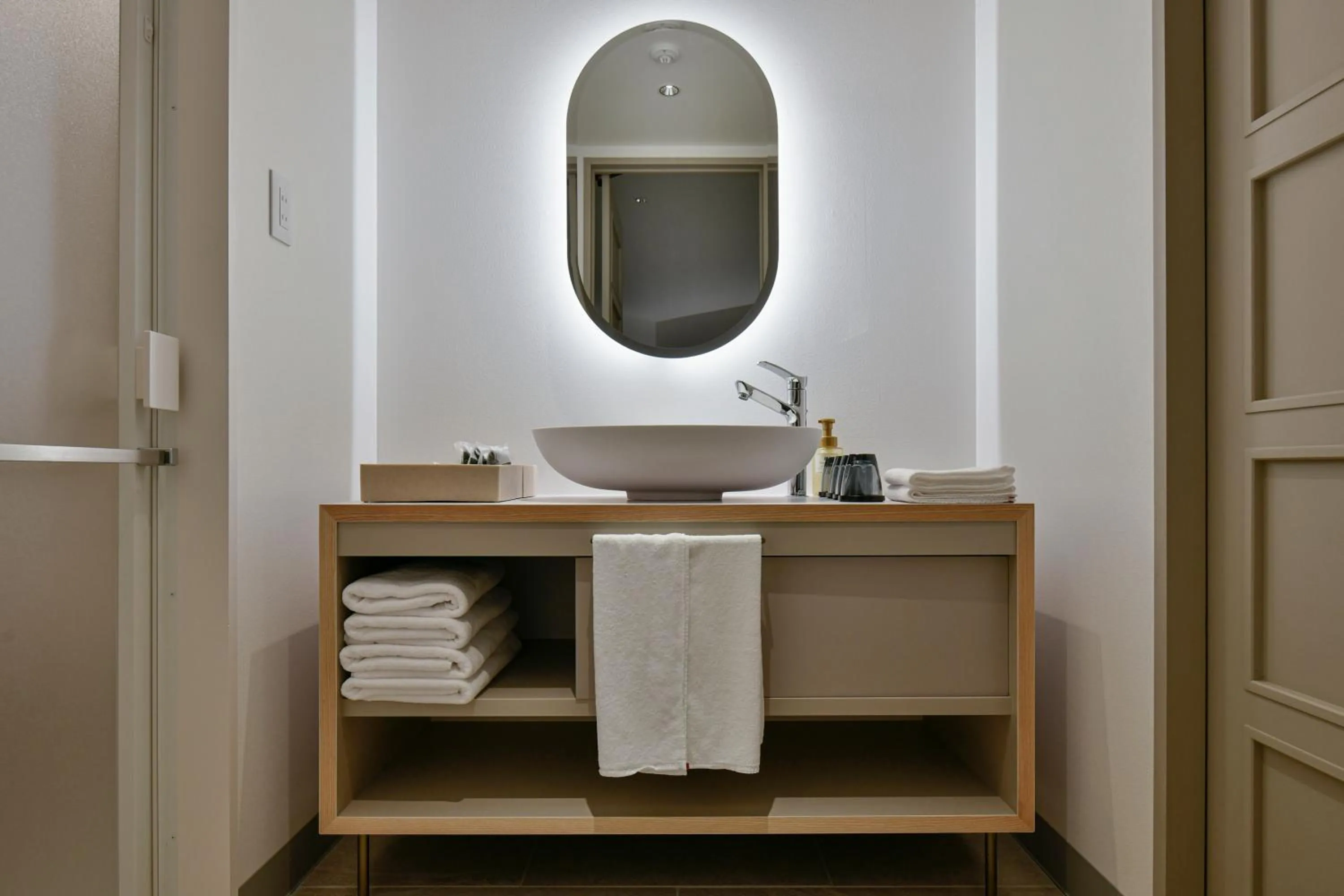 TV and multimedia in Lequ Okinawa Chatan Spa ＆ Resort