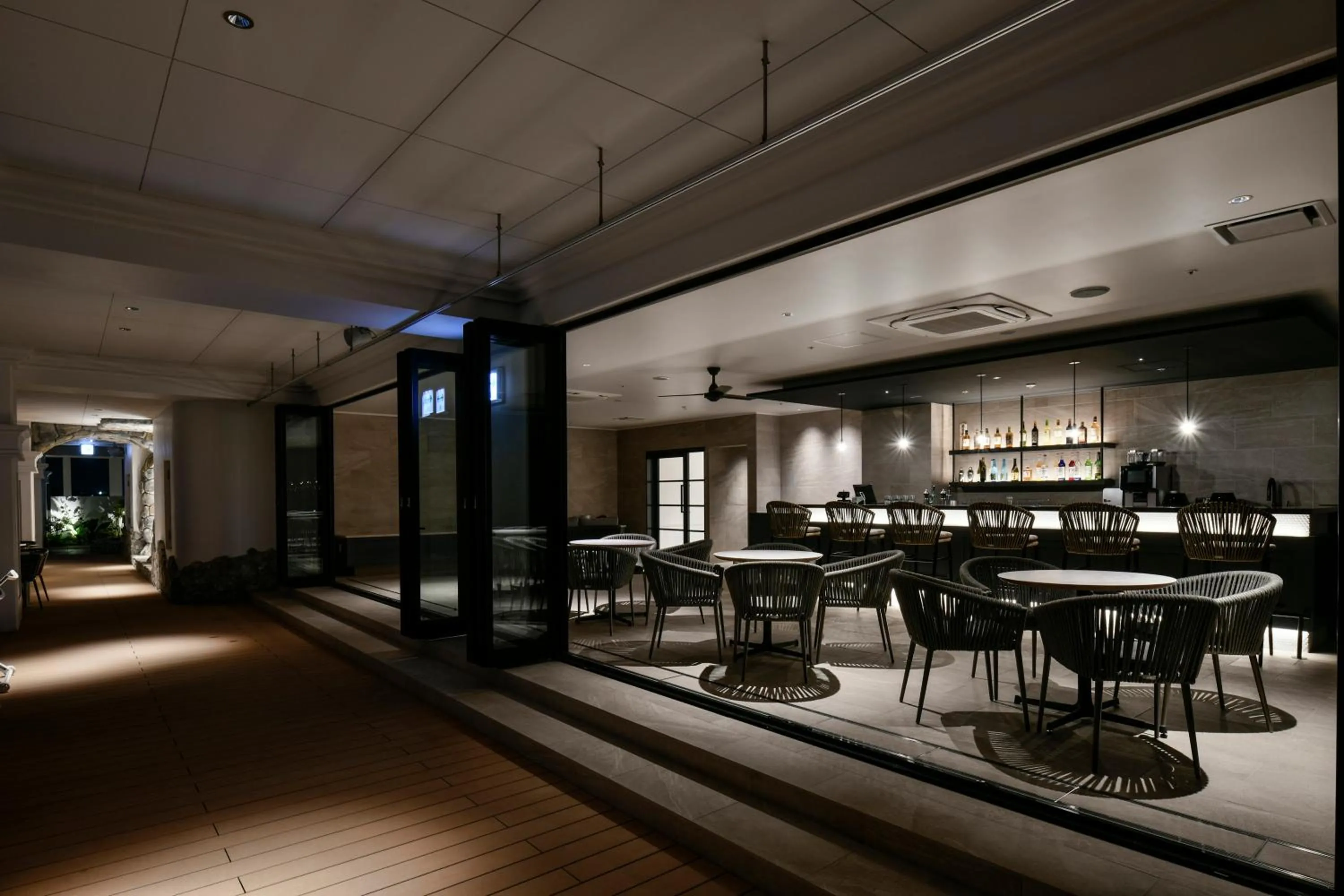 Lounge or bar in Lequ Okinawa Chatan Spa ＆ Resort