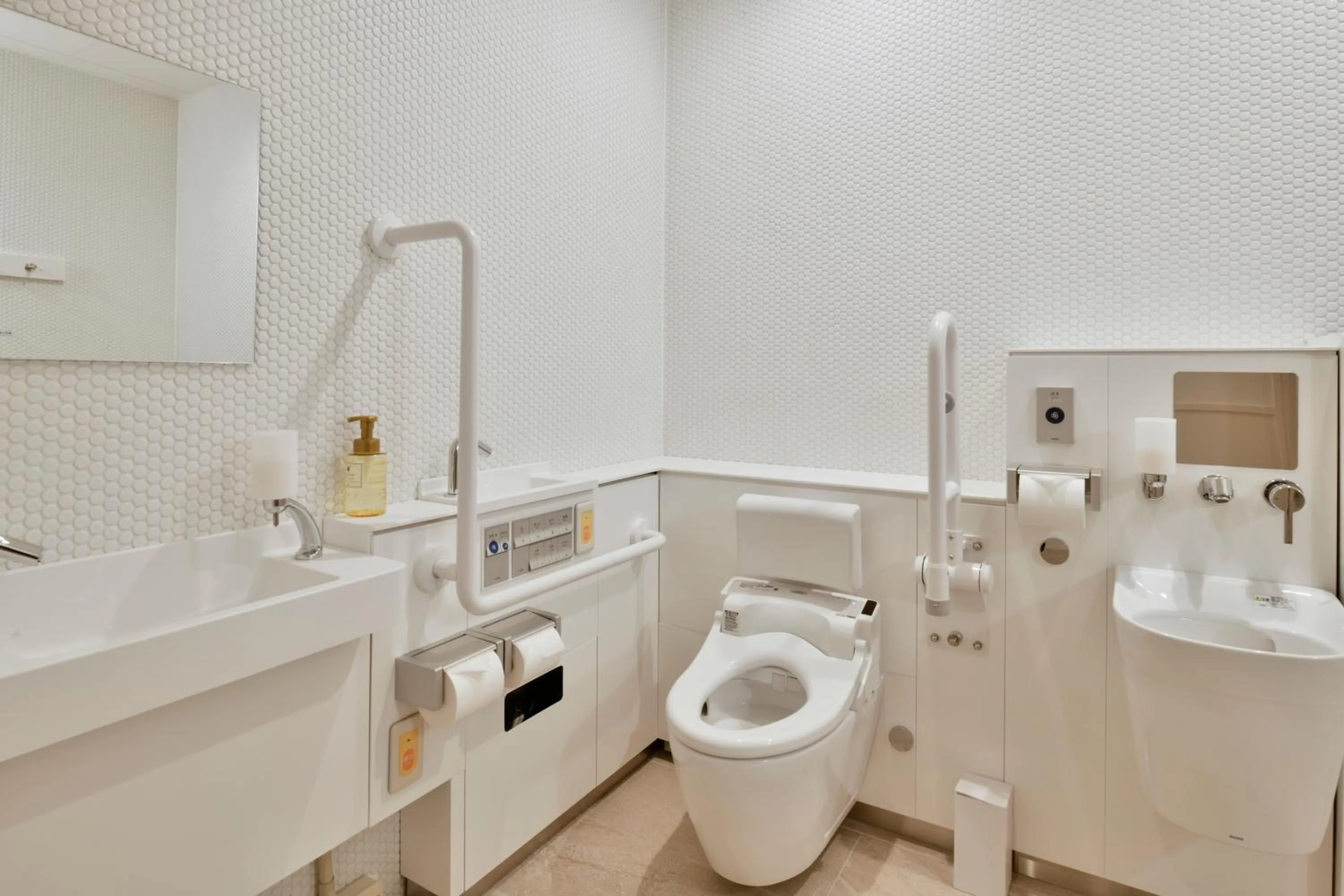 Toilet in Lequ Okinawa Chatan Spa ＆ Resort