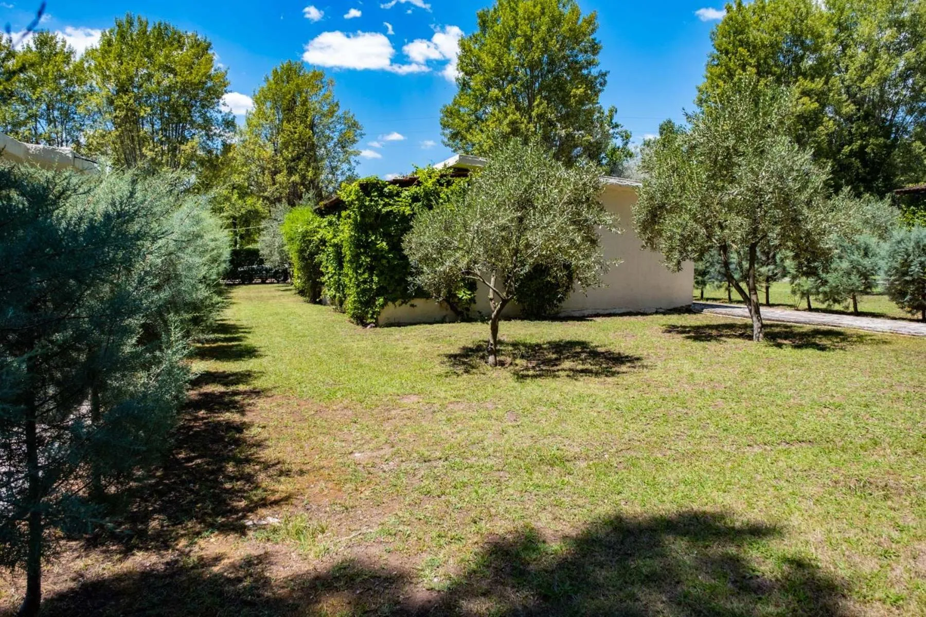 Property building in Tsamadanis Hotel & Bungalows Friends Family