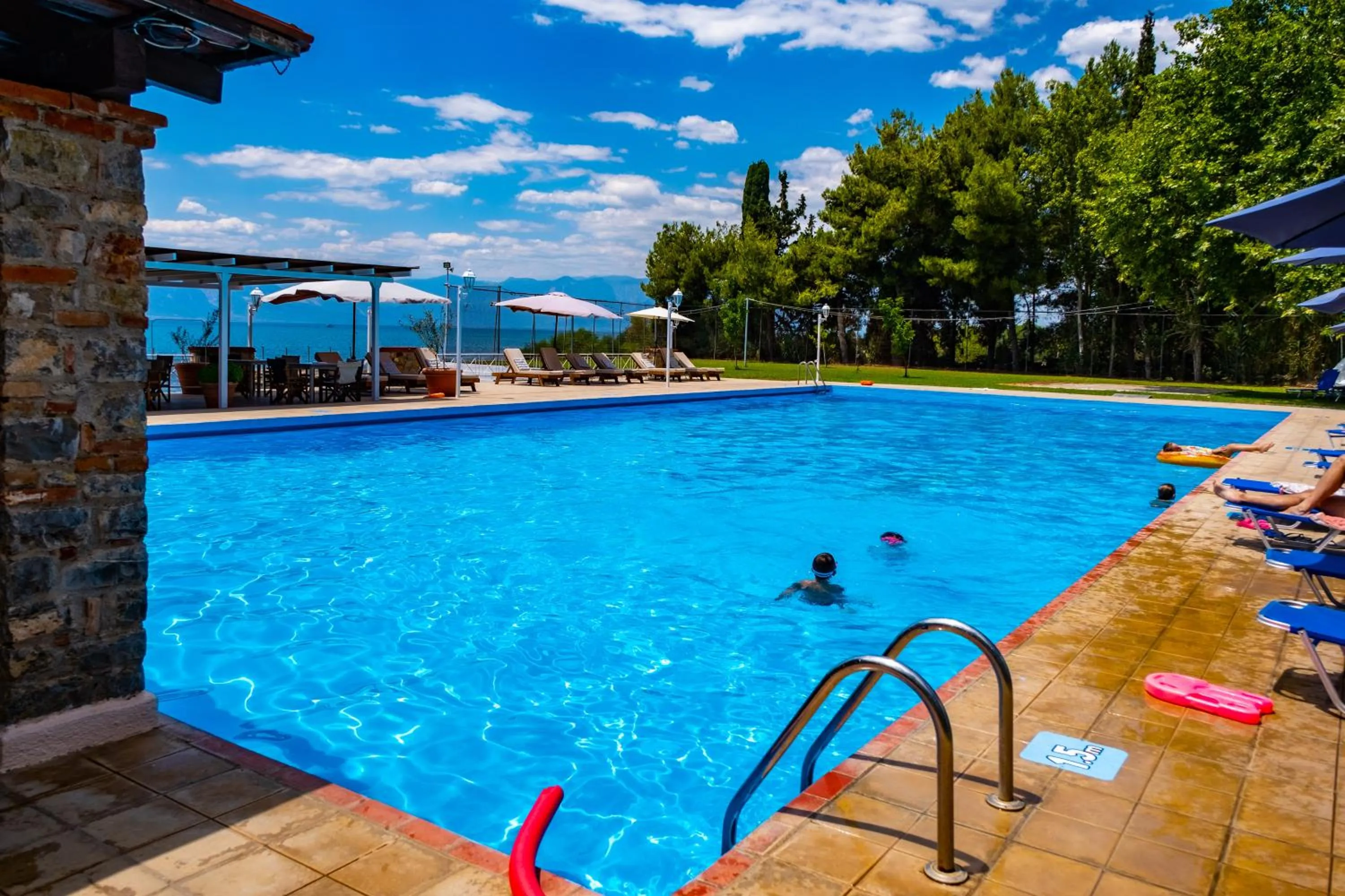 Swimming pool in Tsamadanis Hotel & Bungalows Friends Family