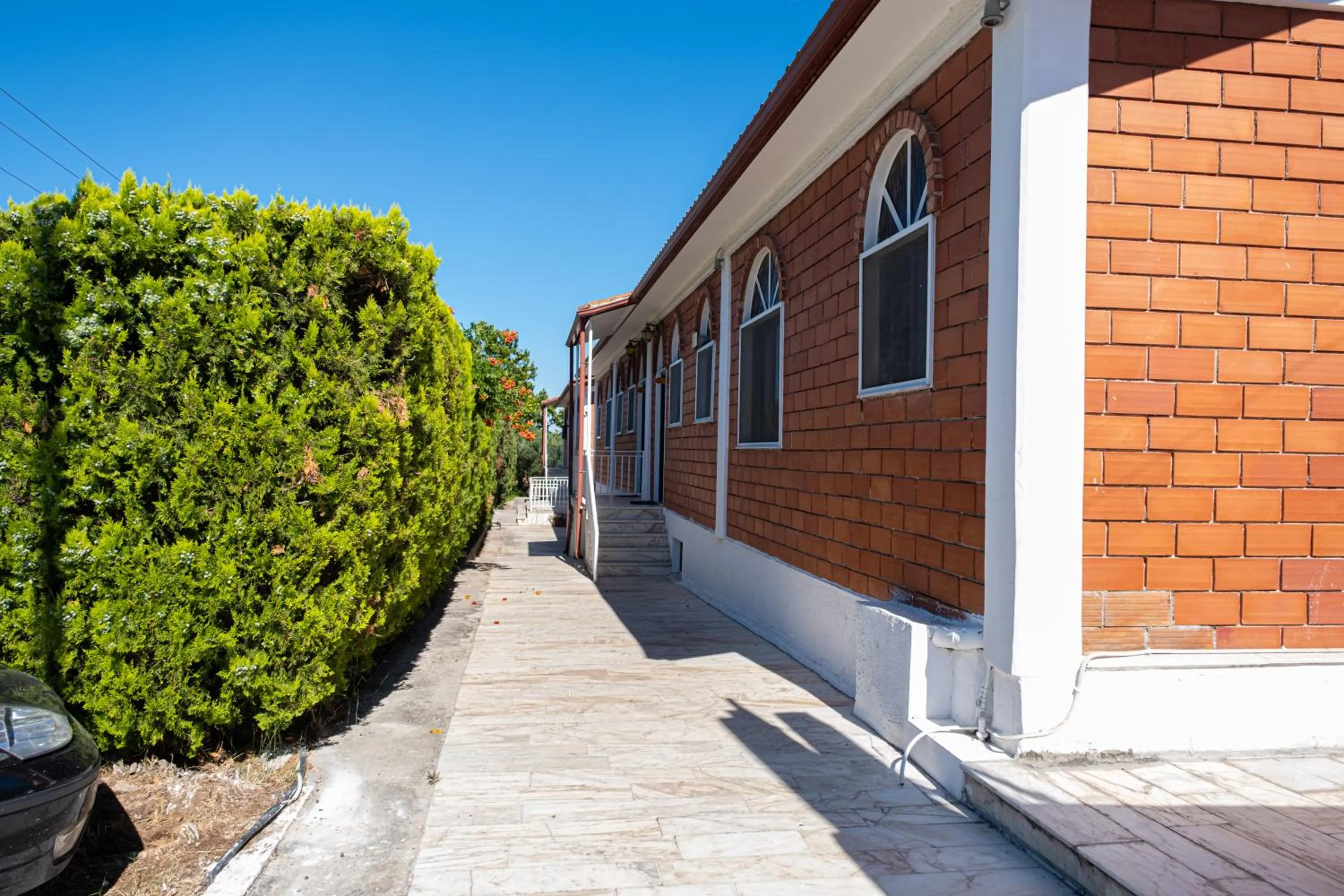 Facade/entrance in Tsamadanis Hotel & Bungalows Friends Family