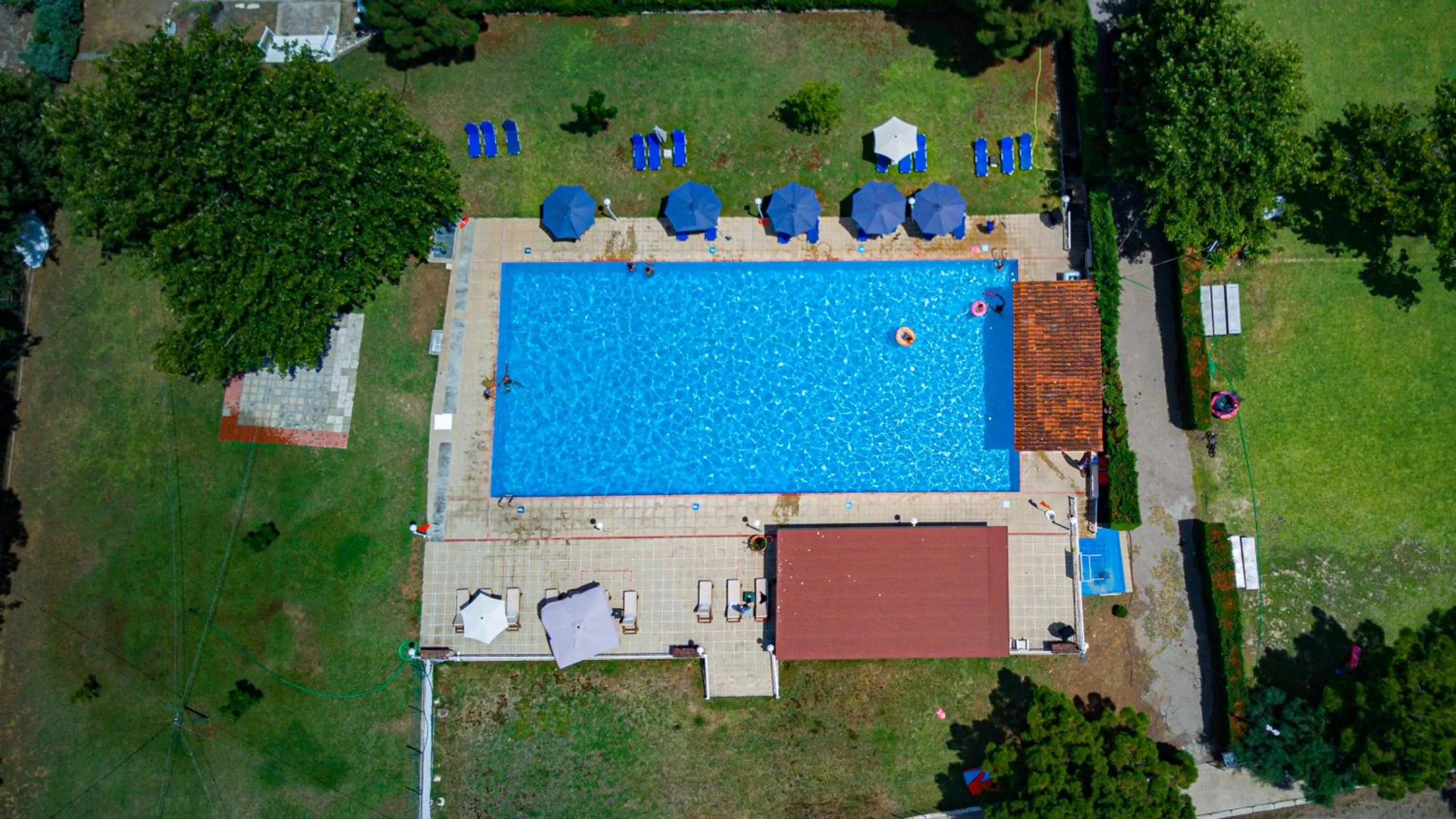 Swimming pool in Tsamadanis Hotel & Bungalows Friends Family
