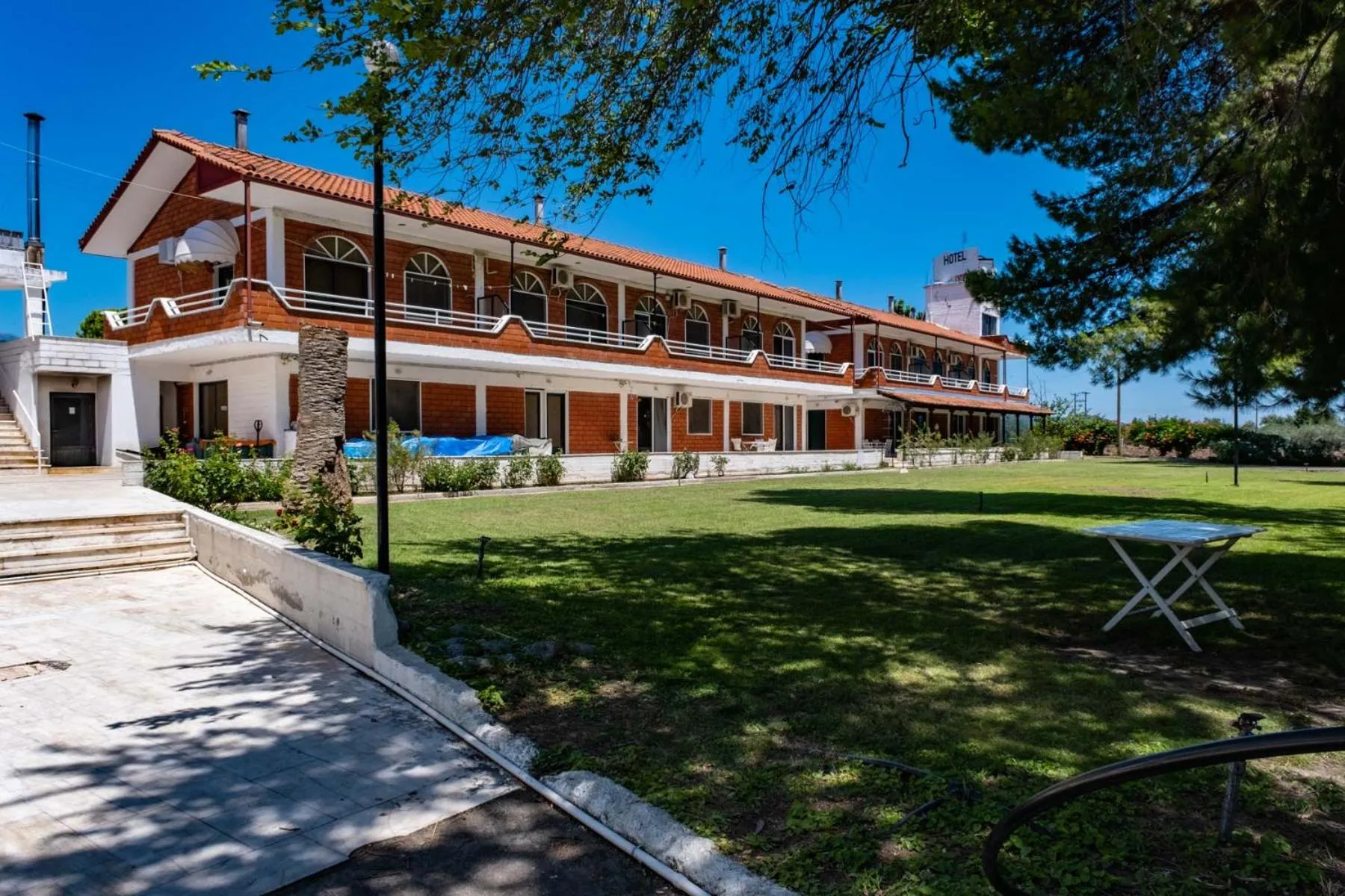 Property building in Tsamadanis Hotel & Bungalows Friends Family