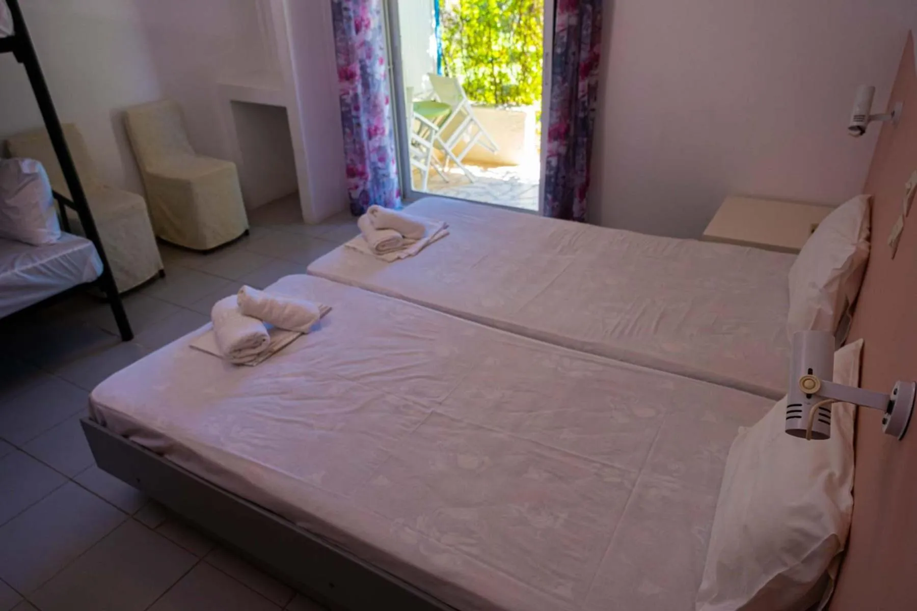 Bedroom, Bed in Tsamadanis Hotel & Bungalows Friends Family