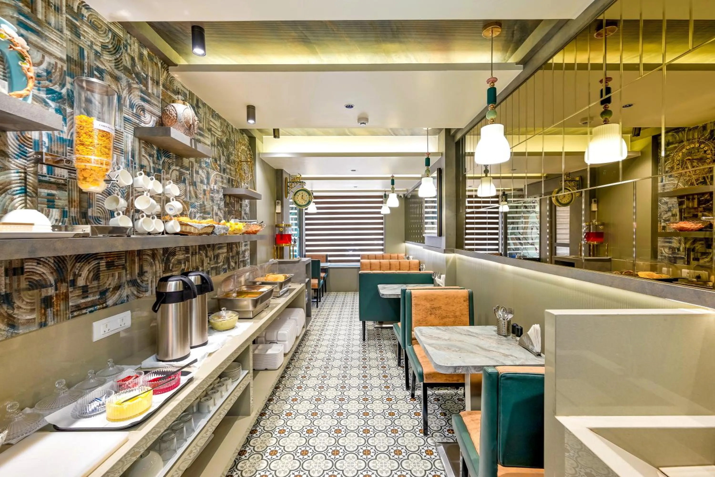 Restaurant/places to eat in Hotel Kalpana Palace, Mumbai