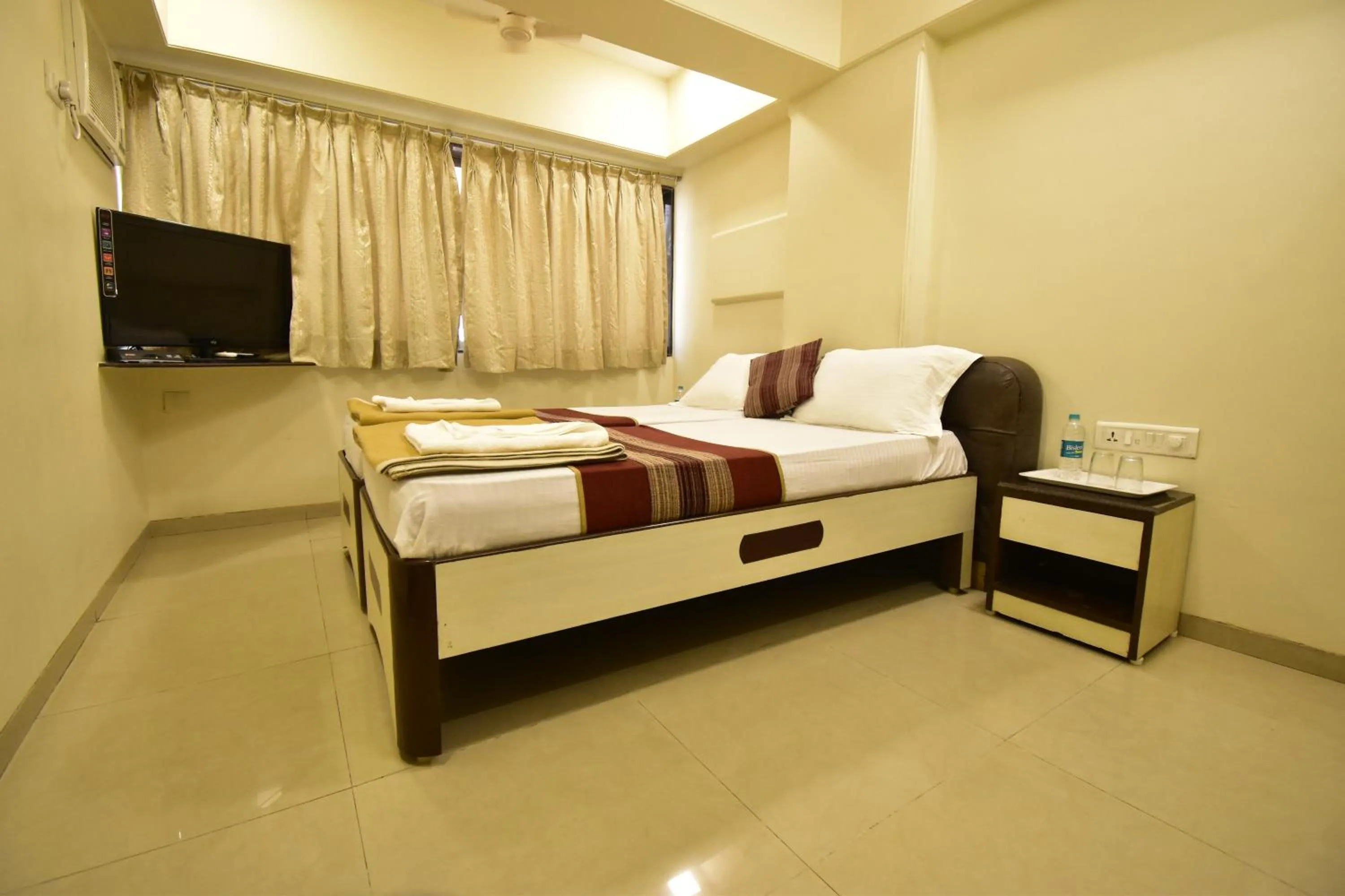 Budget Double or Twin Room - single occupancy in Hotel Kalpana Palace, Mumbai