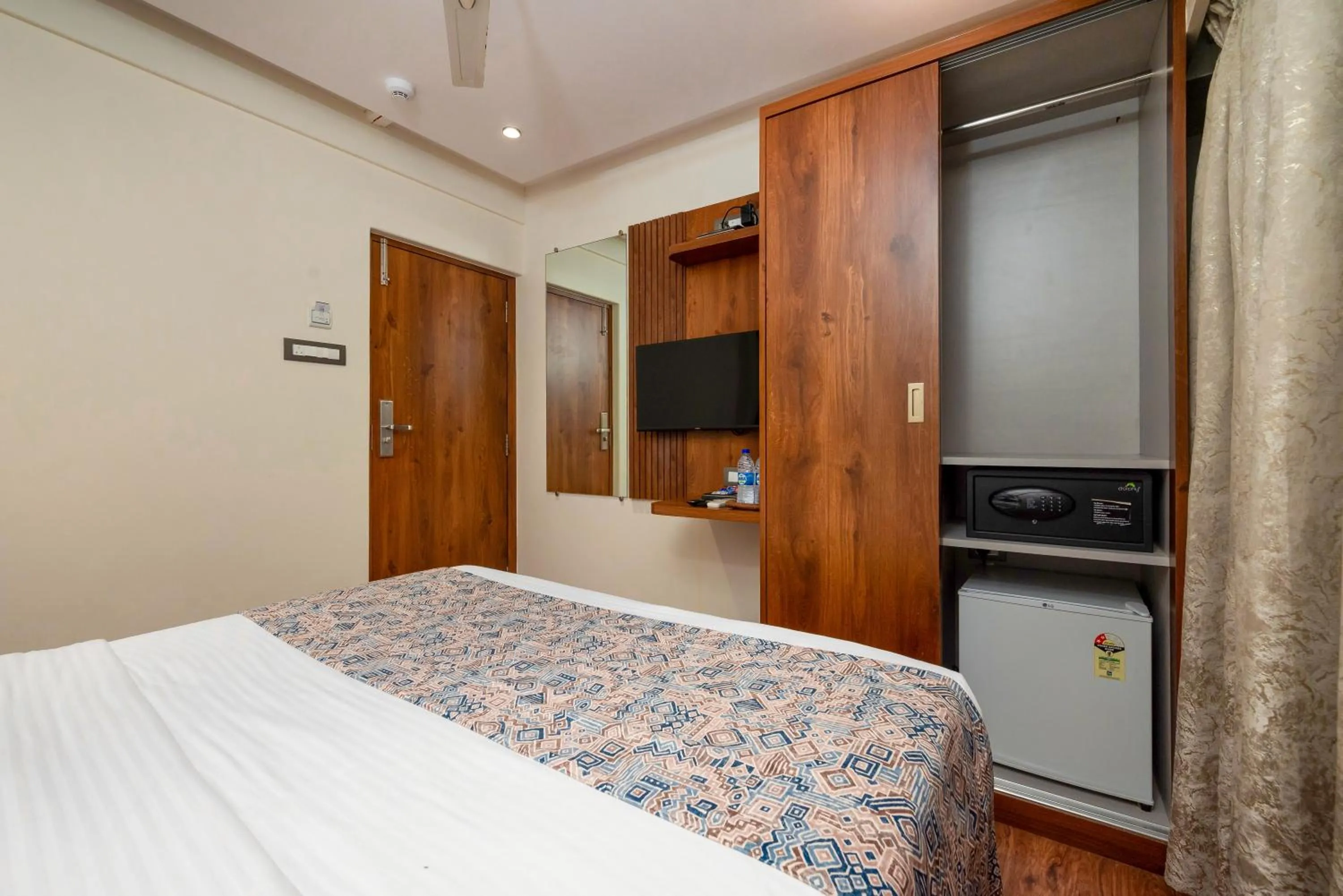 Bed in Hotel Kalpana Palace, Mumbai