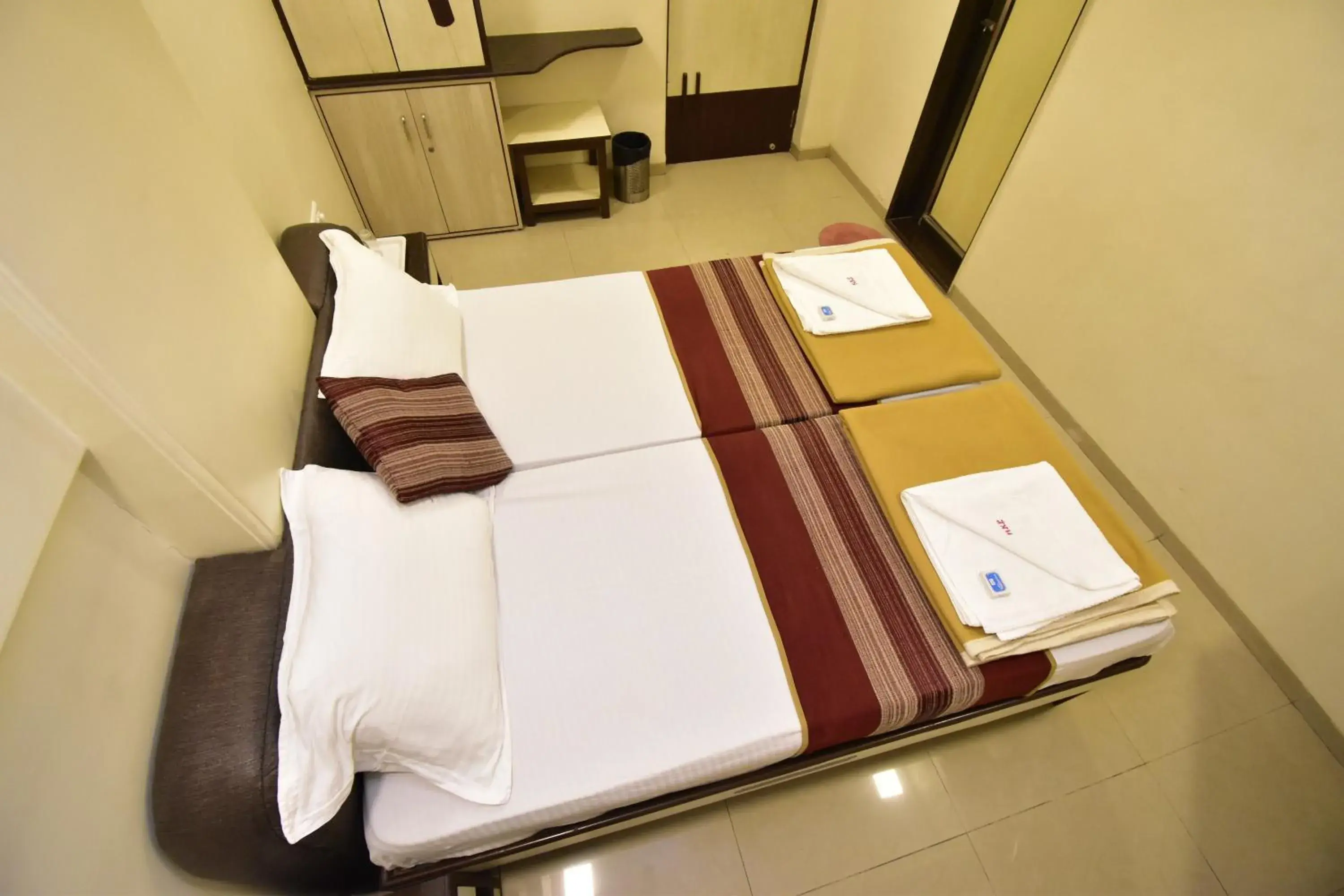 Budget Double or Twin Room - single occupancy in Hotel Kalpana Palace, Mumbai Budget Double or Twin Room - single occupancy in Hotel Kalpana Palace, Mumbai