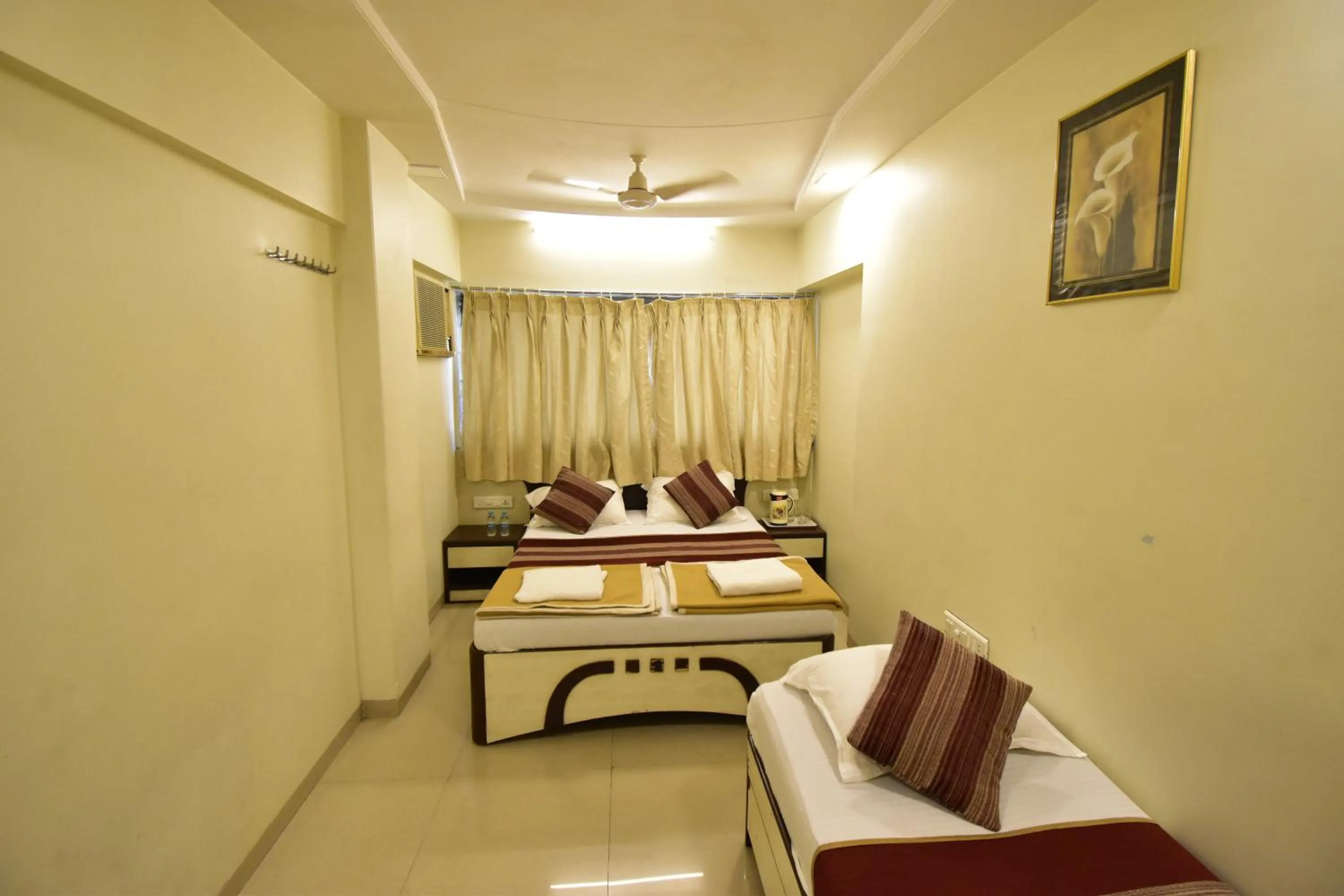 Comfort Triple Room with Shower - single occupancy in Hotel Kalpana Palace, Mumbai