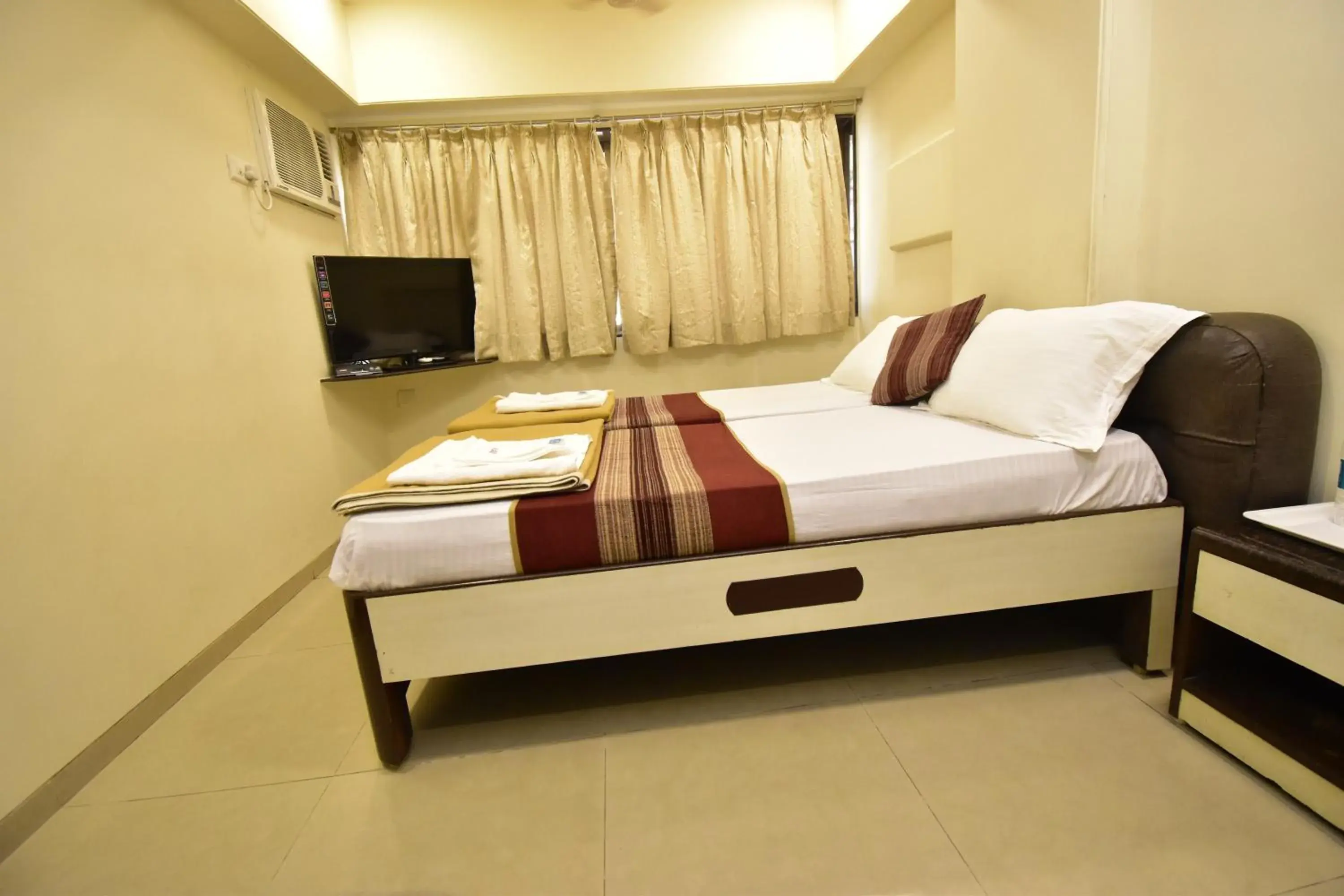 Budget Double or Twin Room - single occupancy in Hotel Kalpana Palace, Mumbai Budget Double or Twin Room - single occupancy in Hotel Kalpana Palace, Mumbai