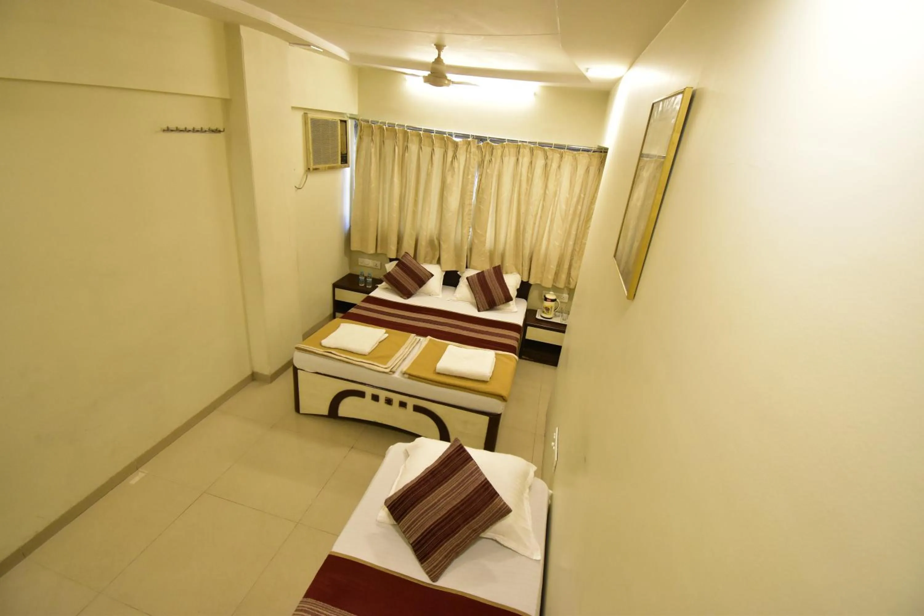Comfort Triple Room with Shower - single occupancy in Hotel Kalpana Palace, Mumbai