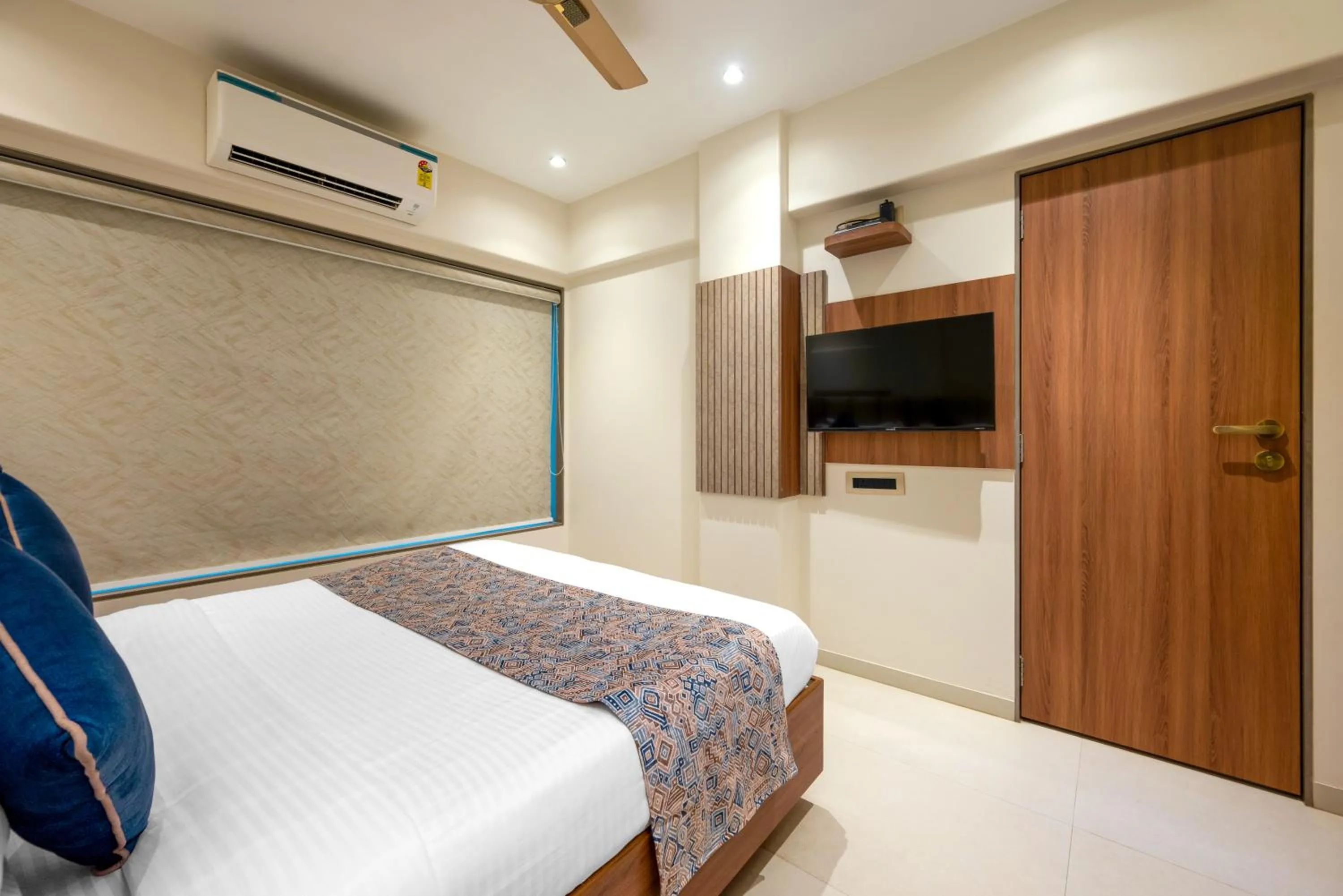 Bed in Hotel Kalpana Palace, Mumbai