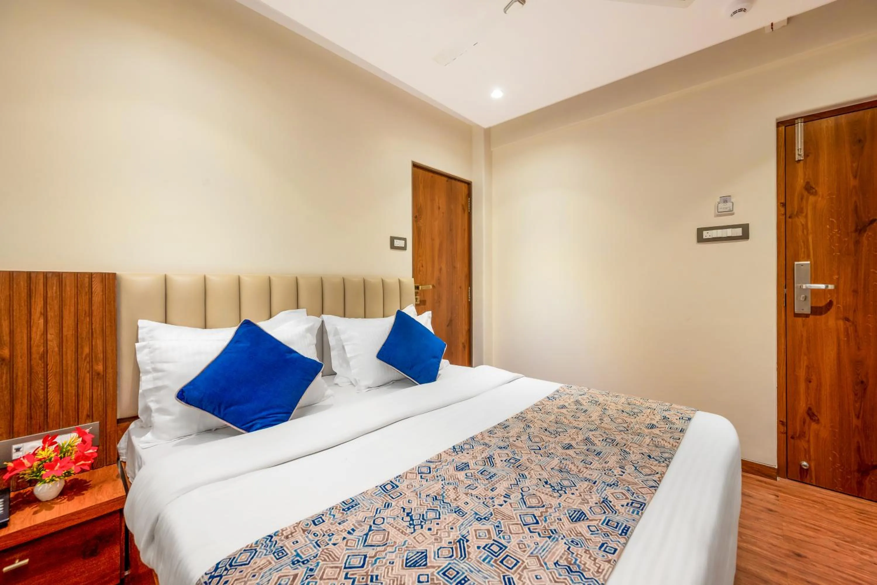 Bed in Hotel Kalpana Palace, Mumbai