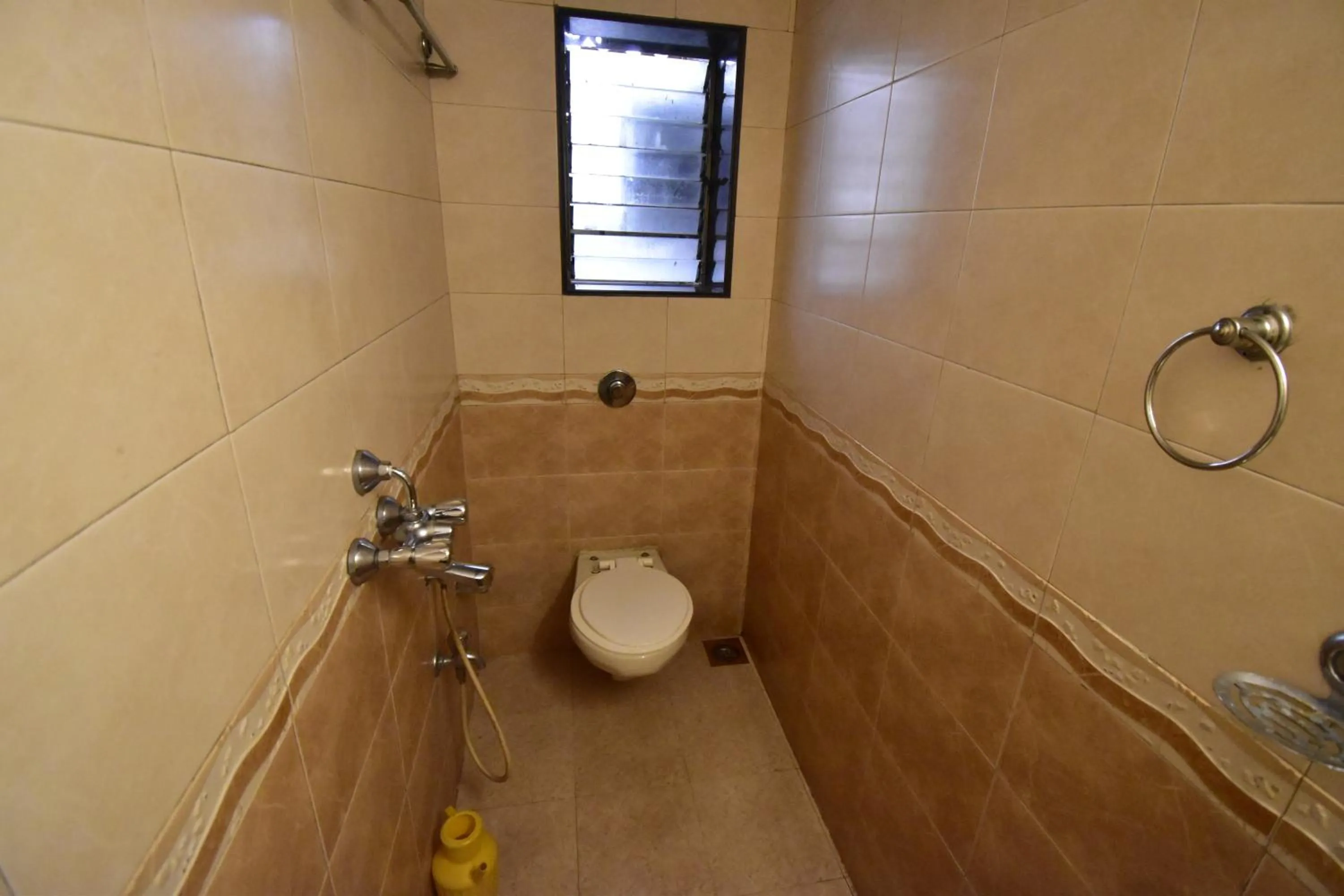 Bathroom in Hotel Kalpana Palace, Mumbai