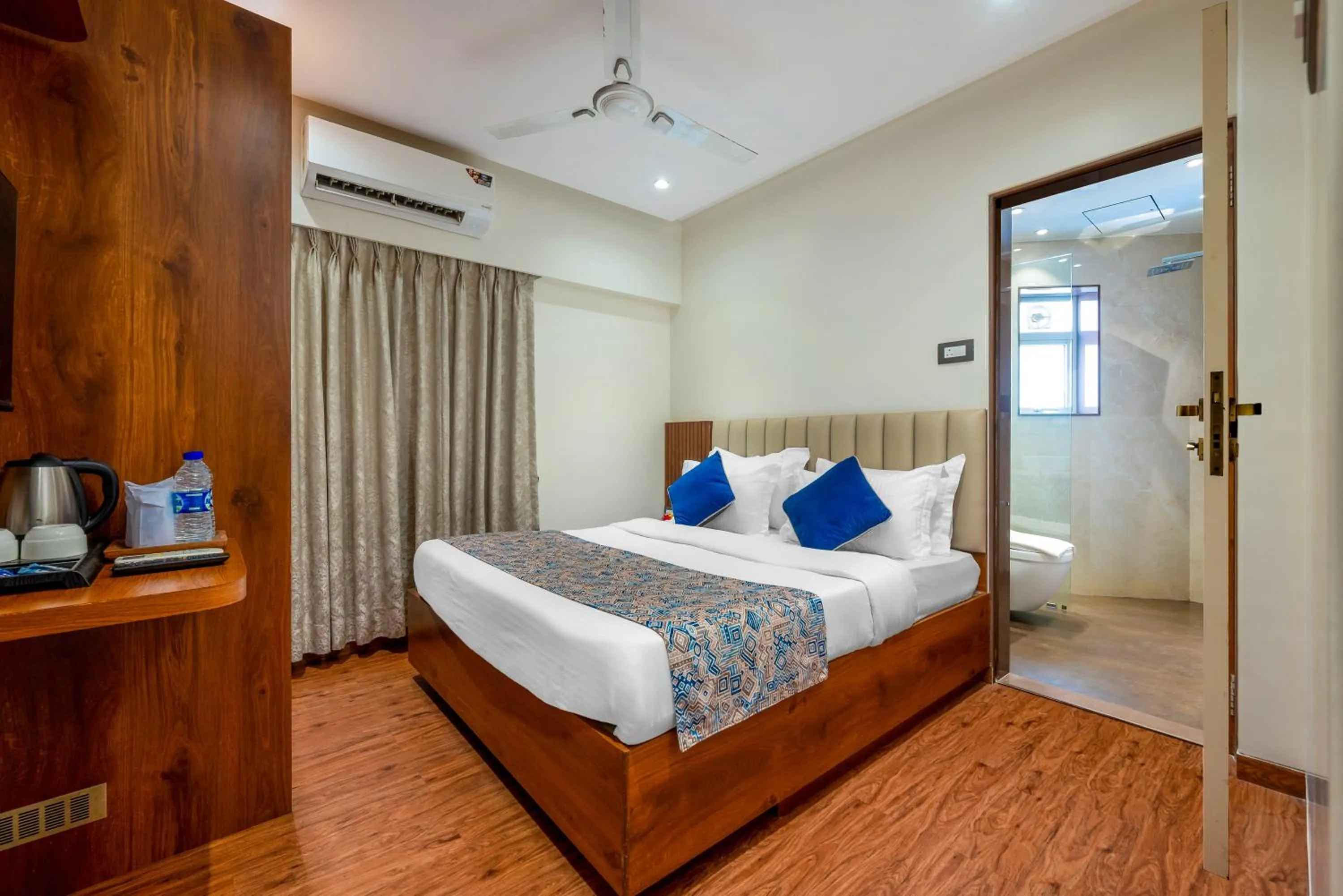 Bed in Hotel Kalpana Palace, Mumbai