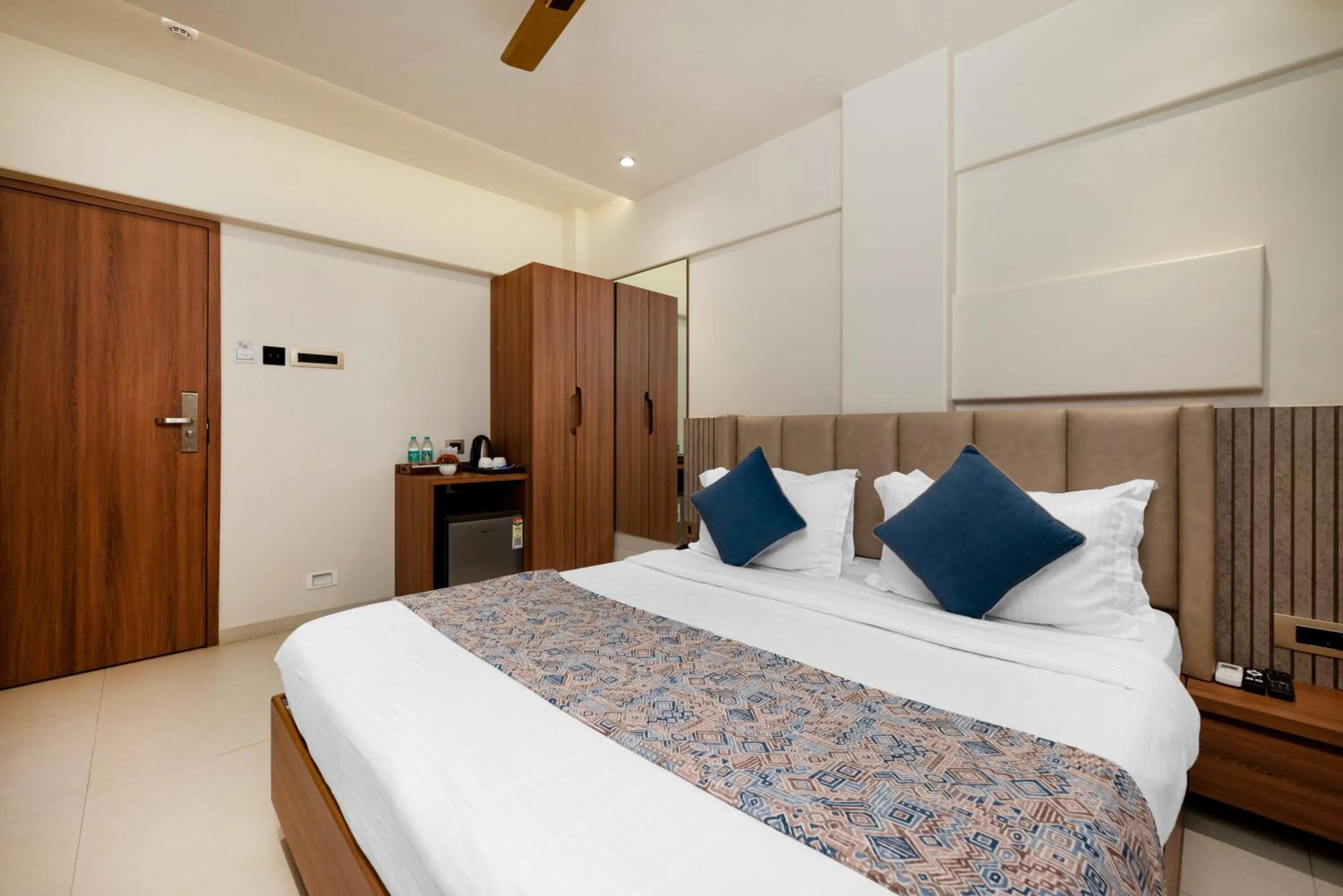 Bed in Hotel Kalpana Palace, Mumbai