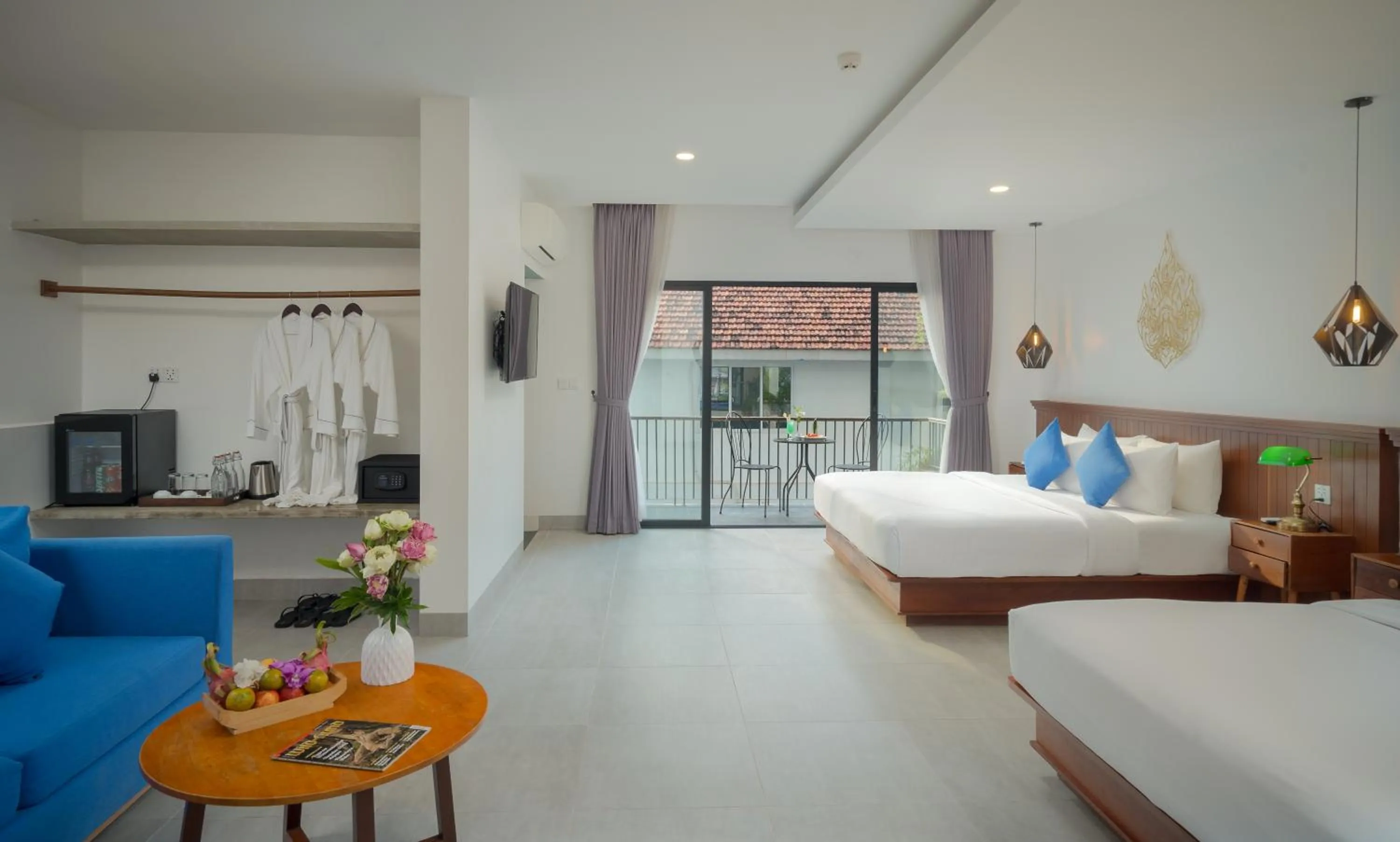 Photo of the whole room, Bed in Angkor Aurora