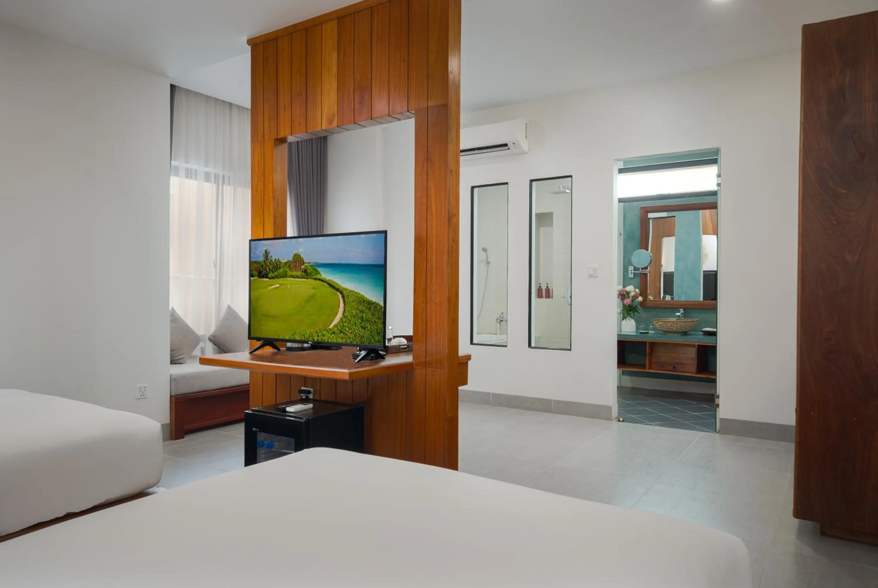 Photo of the whole room, Bed in Angkor Aurora